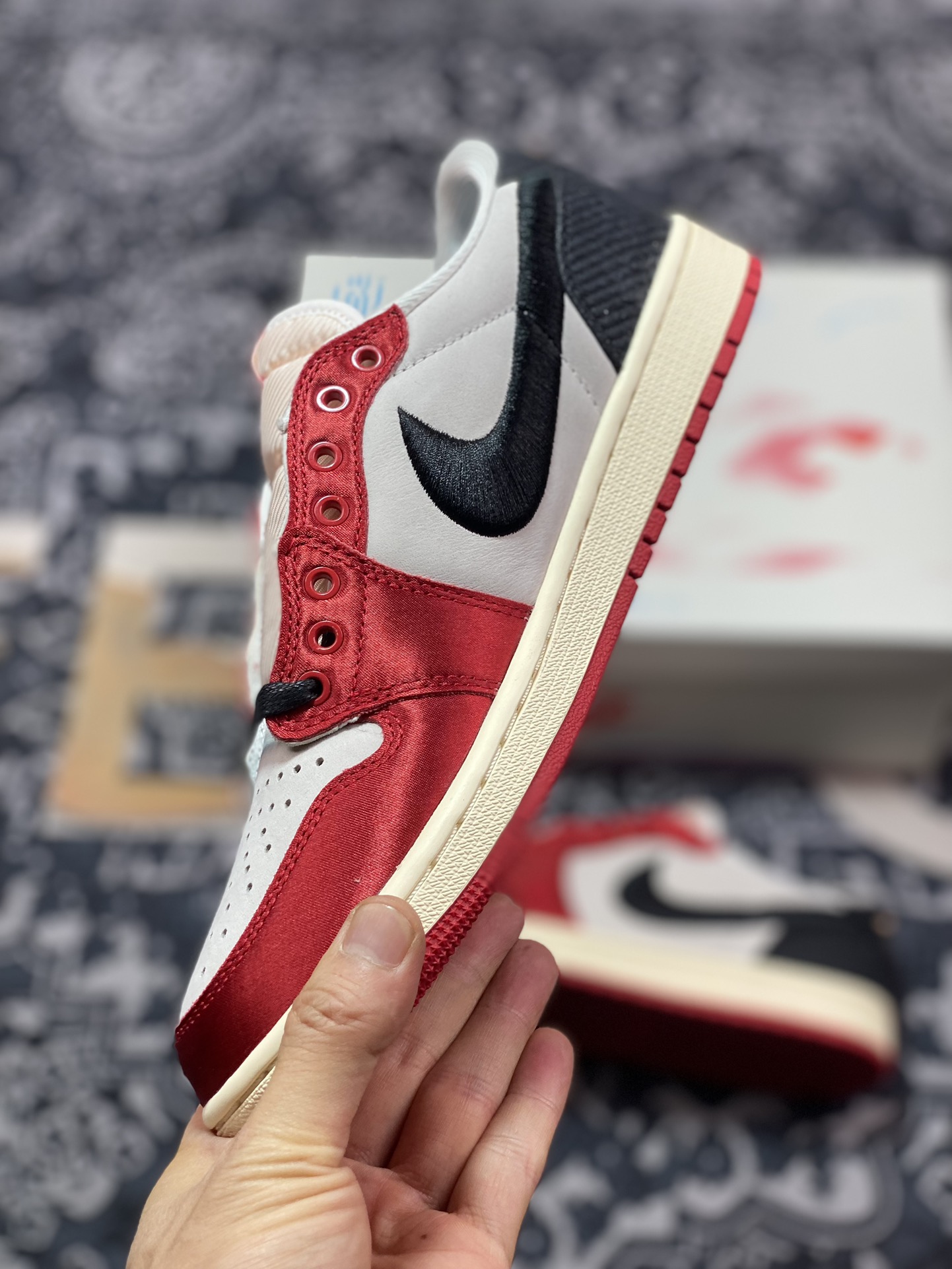 420 Trophy Room x Nike Air Jordan 1 Retro Low OG SP"Away"AJ1乔丹一代篮球鞋“联名丝绸白黑红芝加哥”FN0432-100