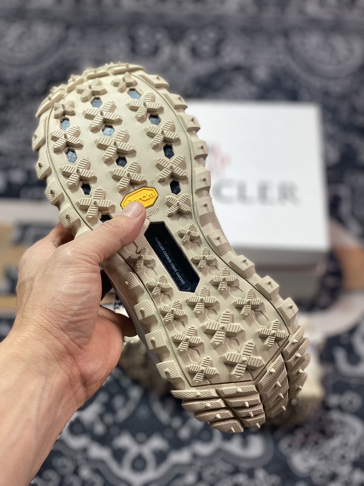 470  Moncler Trailgrip Gore-Tex 越野旅行系列低帮运动鞋“米白卡其沙黄”J109A4M00110M424924I