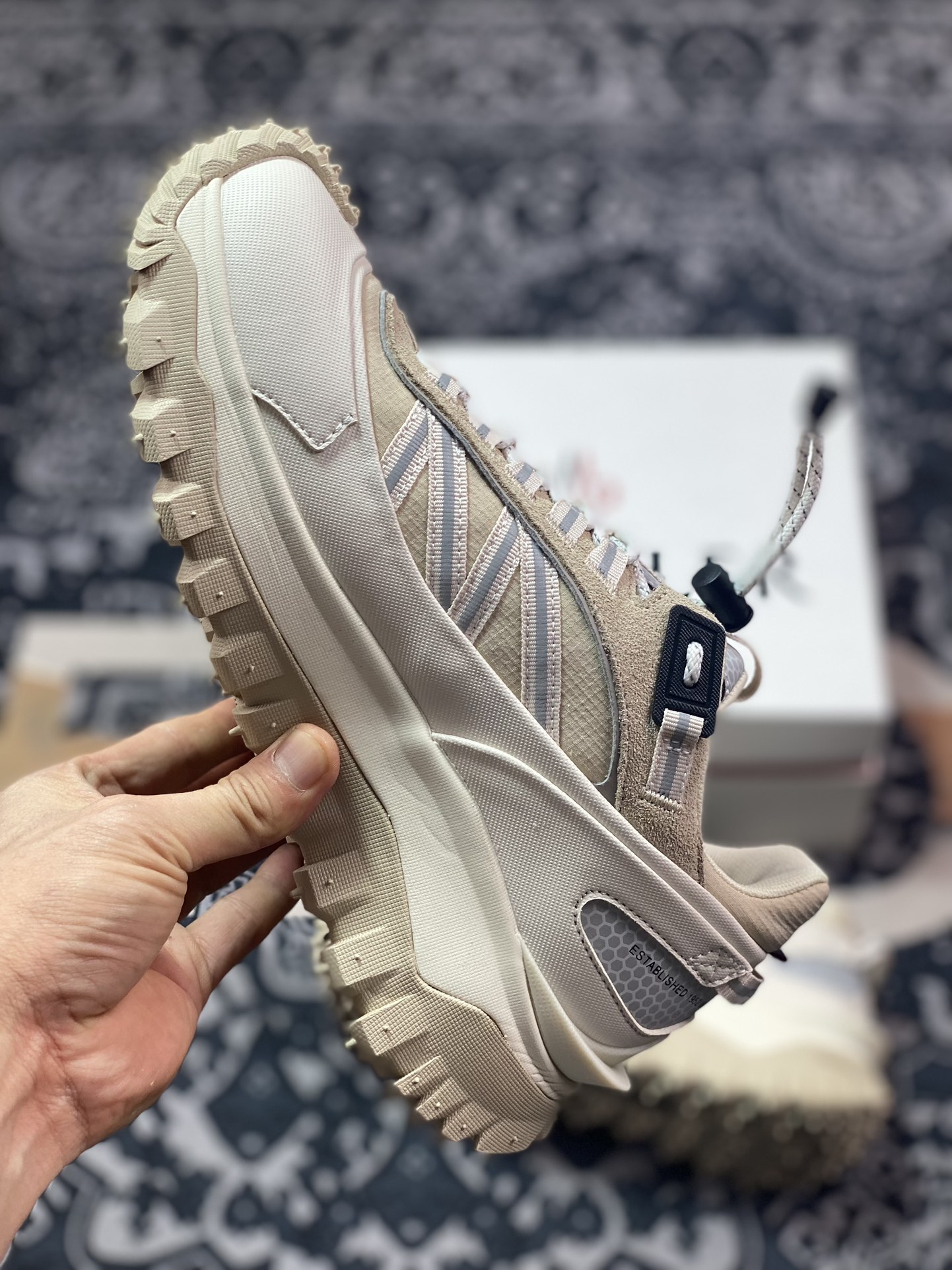 470  Moncler Trailgrip Gore-Tex 越野旅行系列低帮运动鞋“米白卡其沙黄”J109A4M00110M424924I