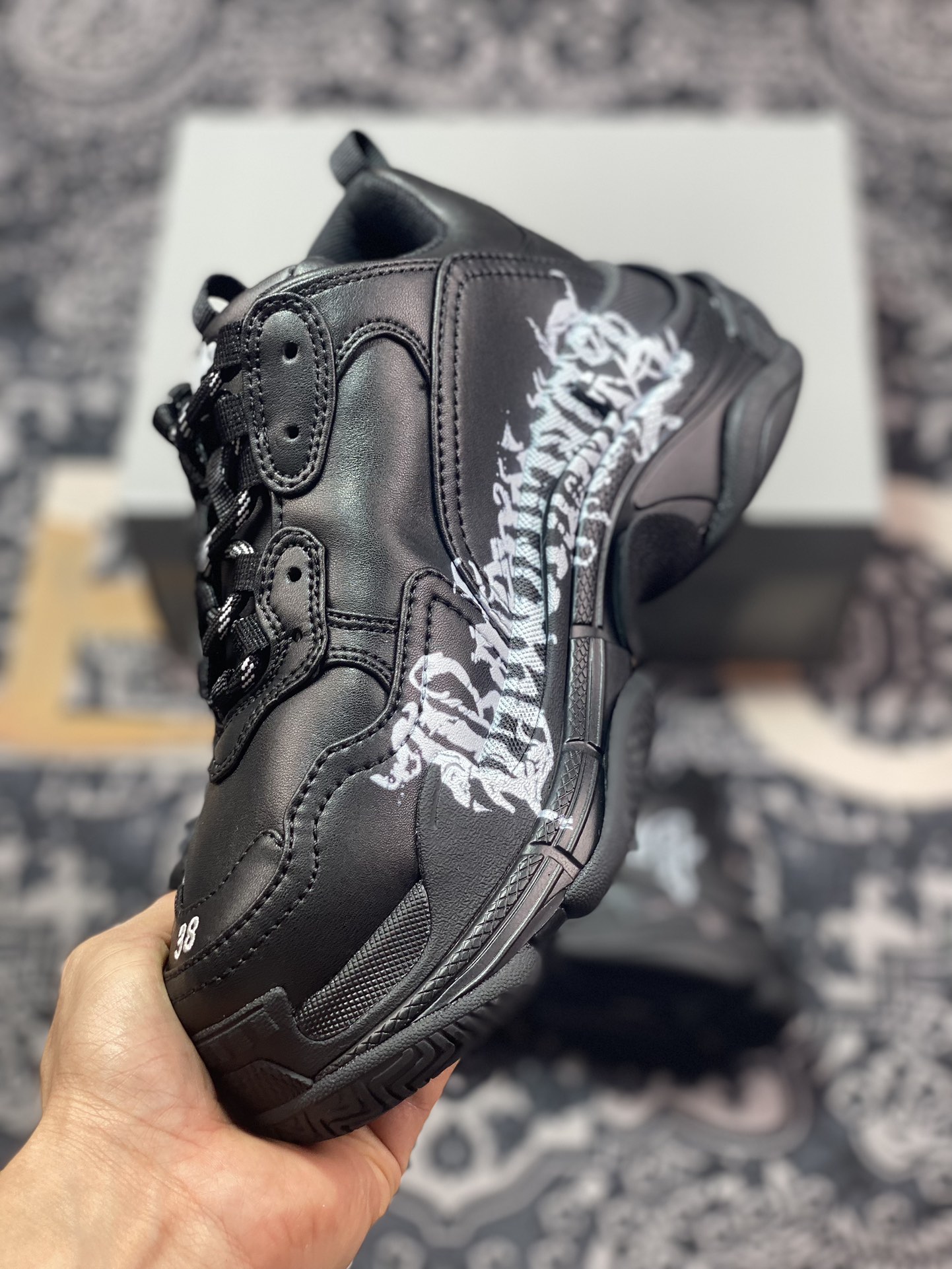 380 巴黎世家Balenciaga Triple S Trainers Sneaker"Black/White/LOGO"三倍运动鞋“黑白涂鸦LOGO”524039 W2FAY 9017