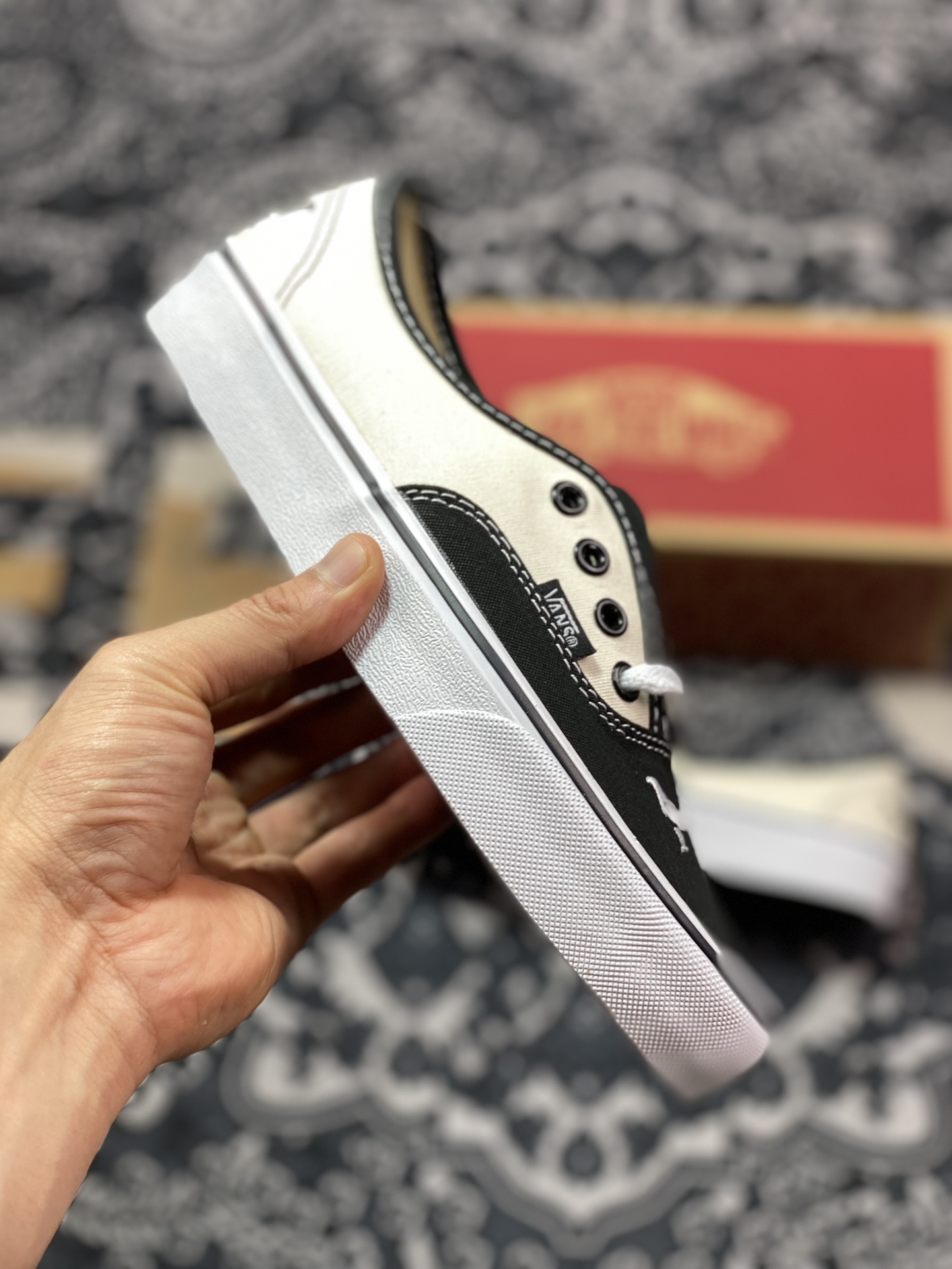 150 Vans Authentic 和平鸽 经典黑白帆布拼接低帮运动板鞋 VN000CR5BPB1