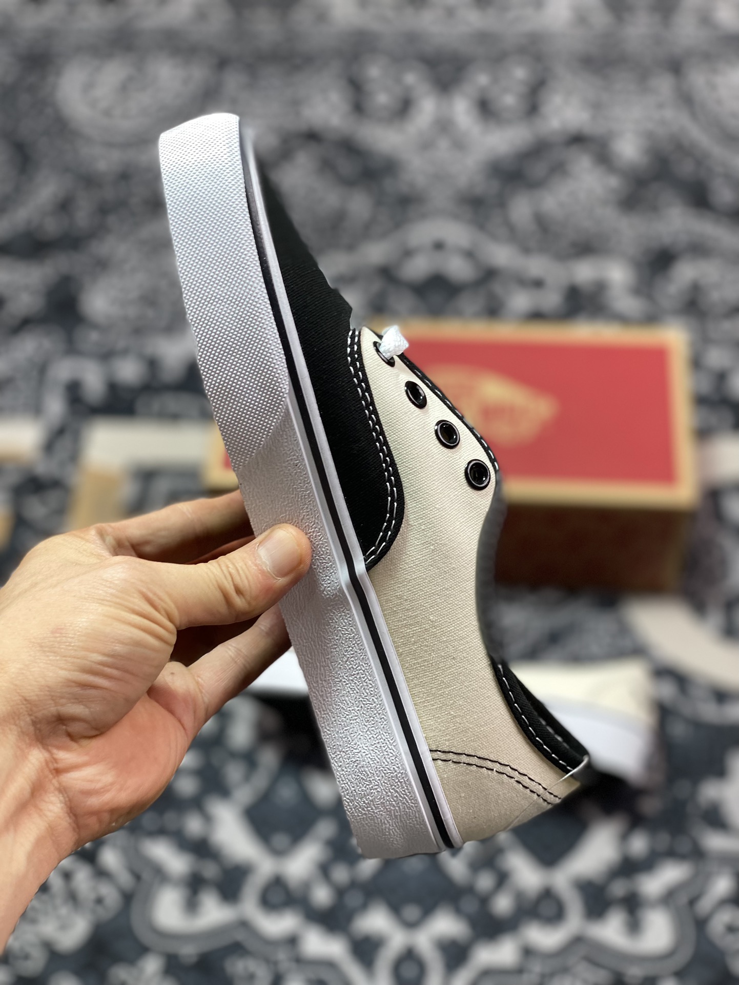 150 Vans Authentic 和平鸽 经典黑白帆布拼接低帮运动板鞋 VN000CR5BPB1