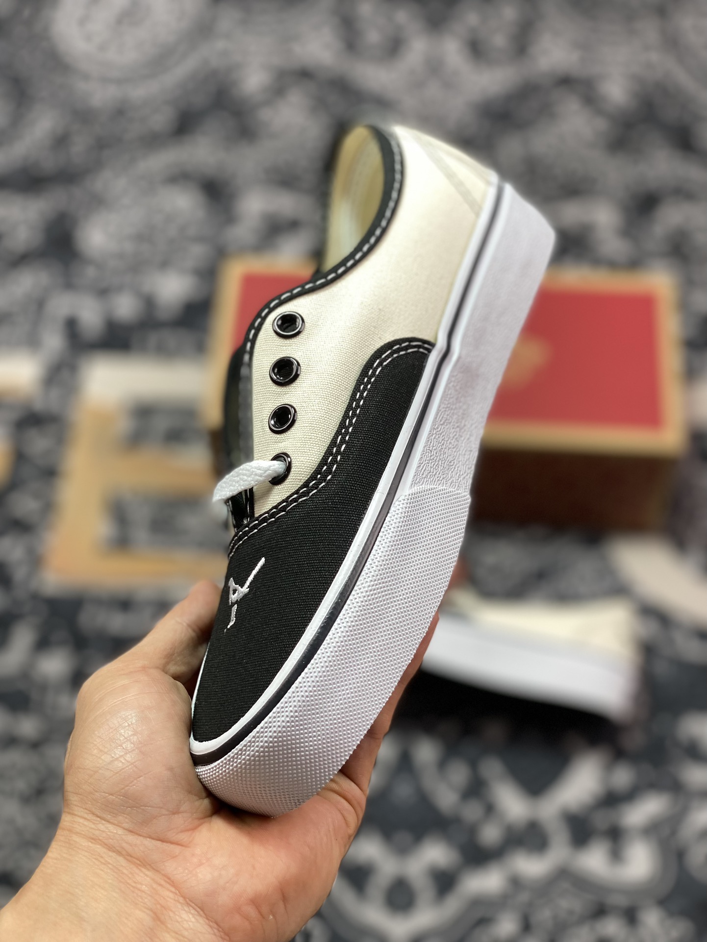 150 Vans Authentic 和平鸽 经典黑白帆布拼接低帮运动板鞋 VN000CR5BPB1