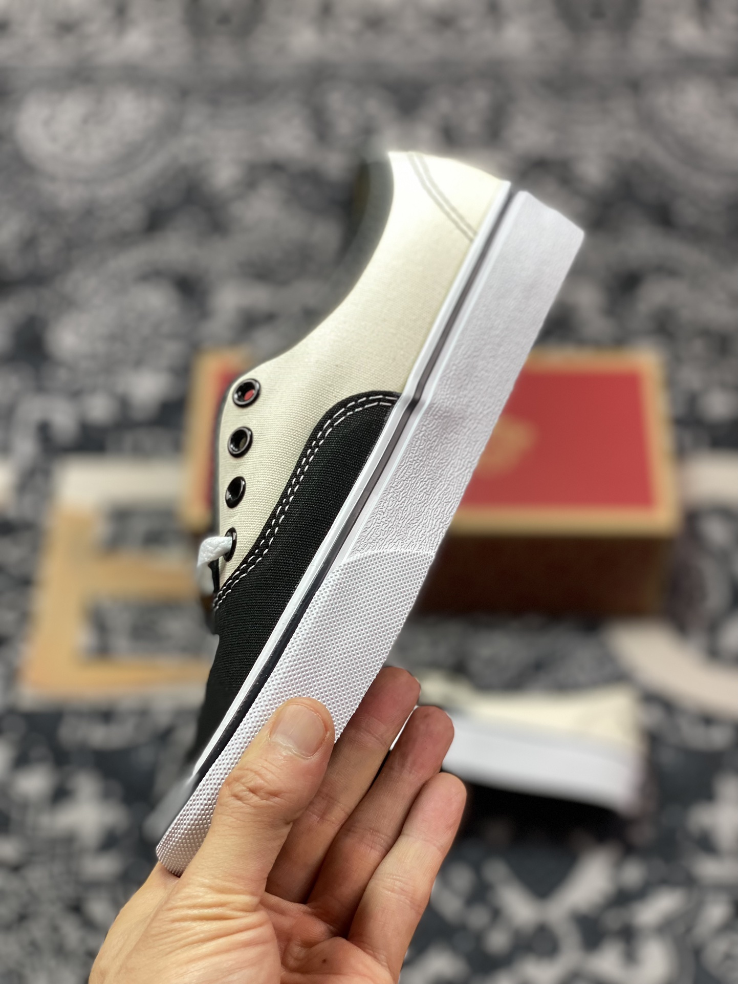 150 Vans Authentic 和平鸽 经典黑白帆布拼接低帮运动板鞋 VN000CR5BPB1