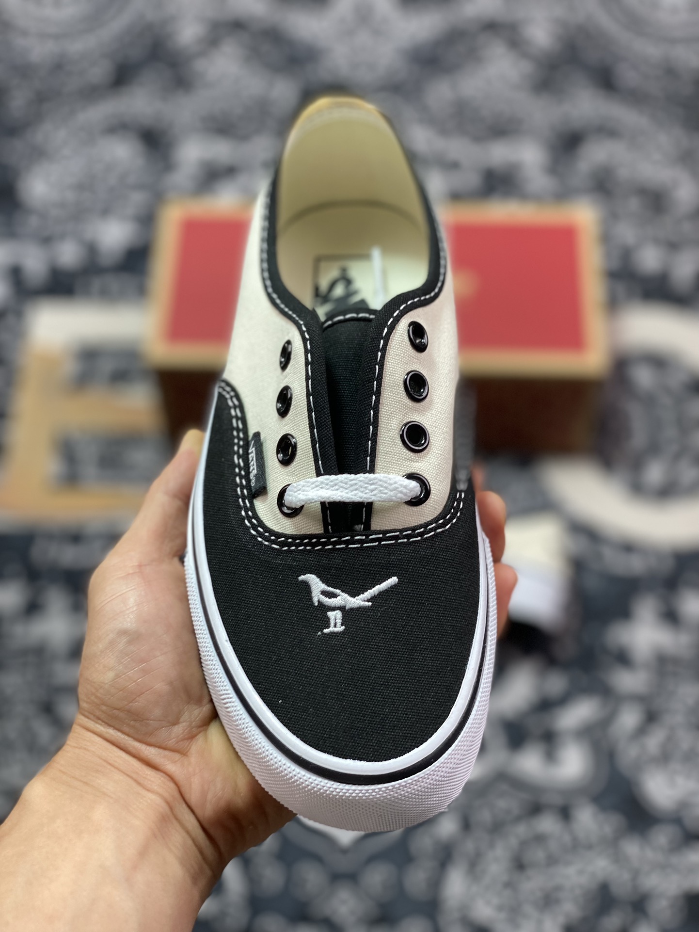 150 Vans Authentic 和平鸽 经典黑白帆布拼接低帮运动板鞋 VN000CR5BPB1