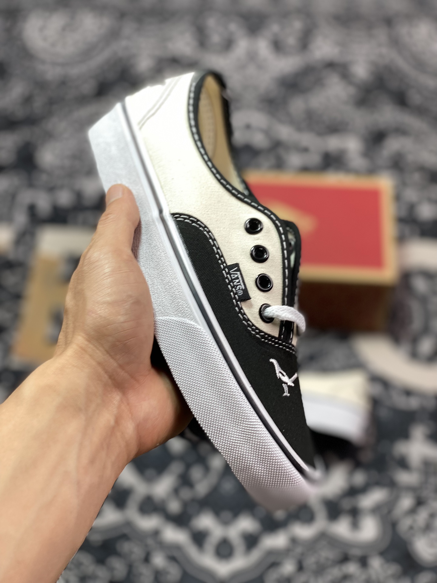 150 Vans Authentic 和平鸽 经典黑白帆布拼接低帮运动板鞋 VN000CR5BPB1