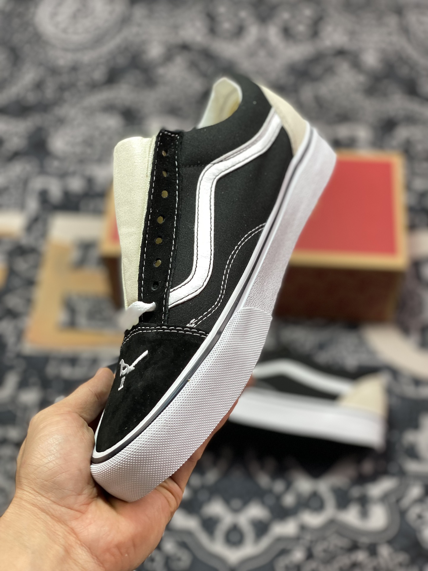 160  Vans Buzz Old Skool 和平鸽 经典黑白帆布拼接低帮运动板鞋 VN000CR5BPB1