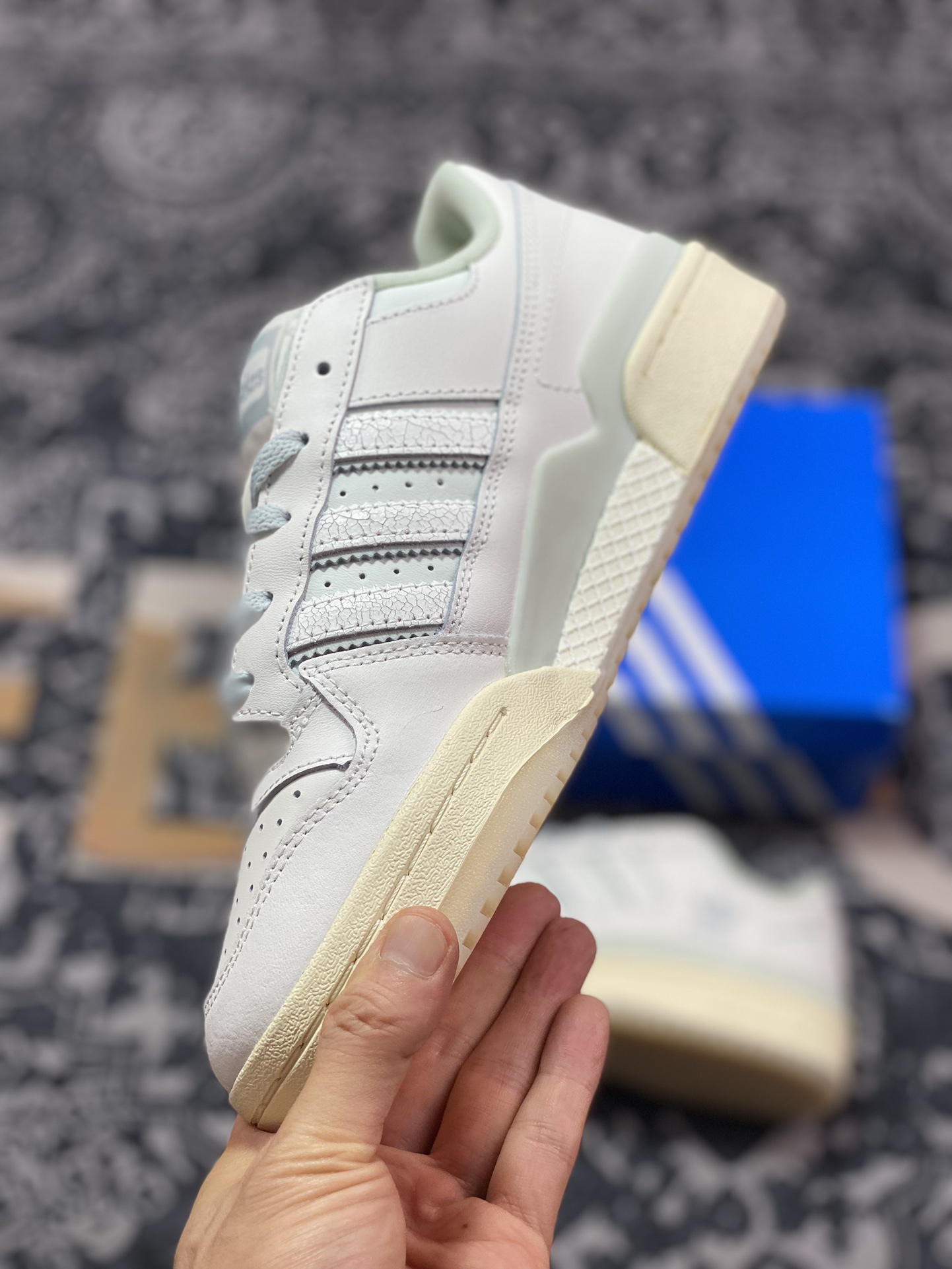 240 Adidas Originals Forum Low 罗马系列低帮板鞋“白银蓝”IG3973