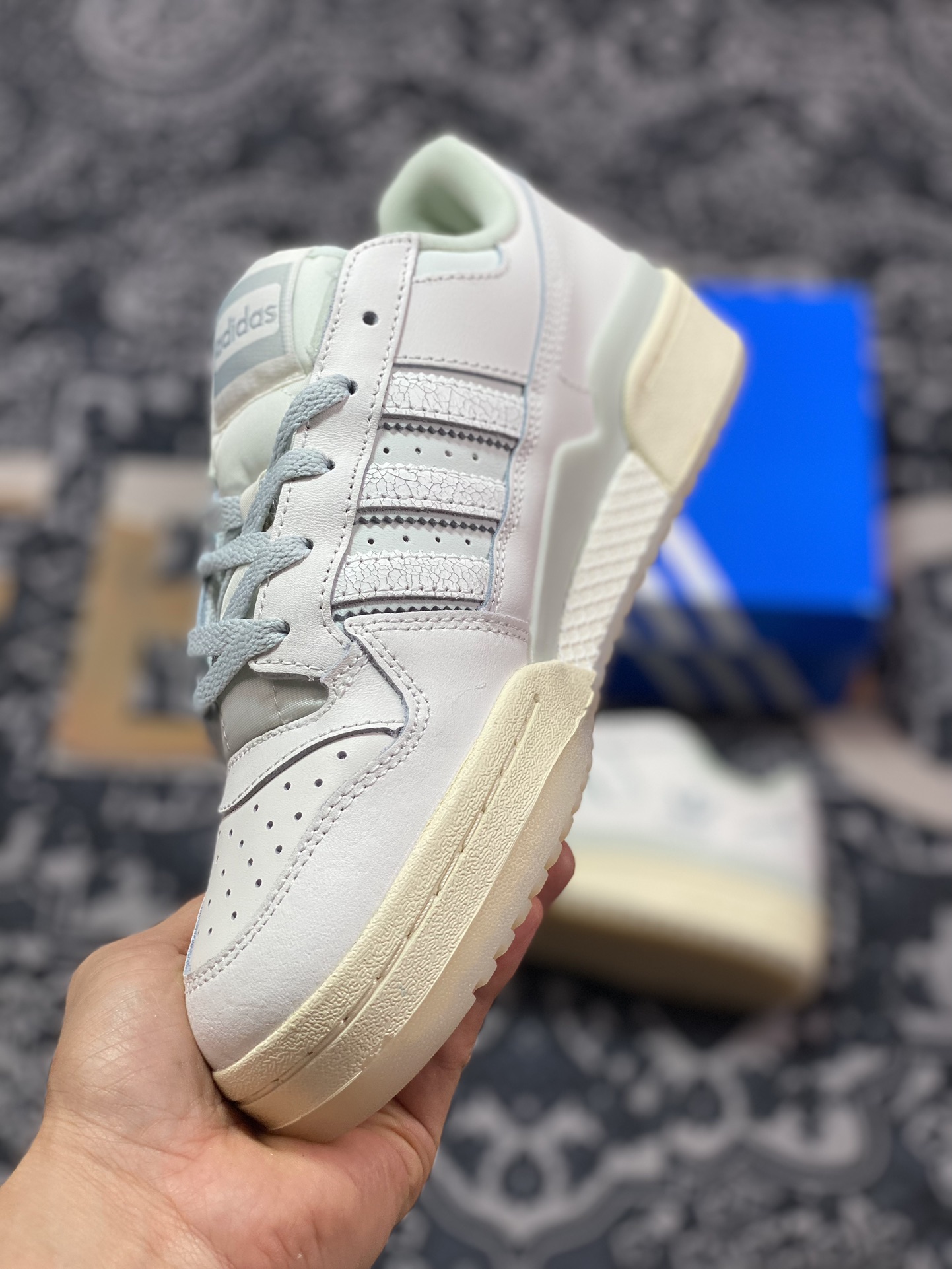 240 Adidas Originals Forum Low 罗马系列低帮板鞋“白银蓝”IG3973