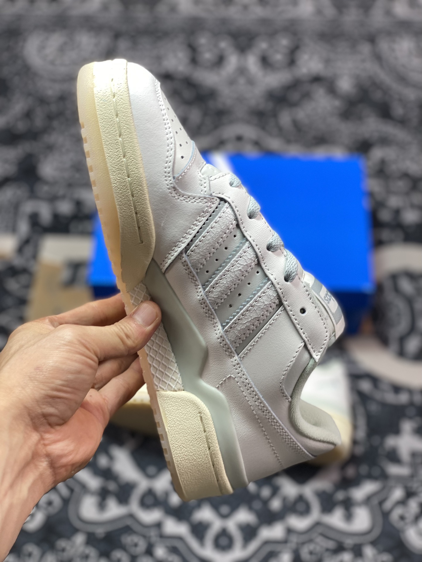 240 Adidas Originals Forum Low 罗马系列低帮板鞋“白银蓝”IG3973