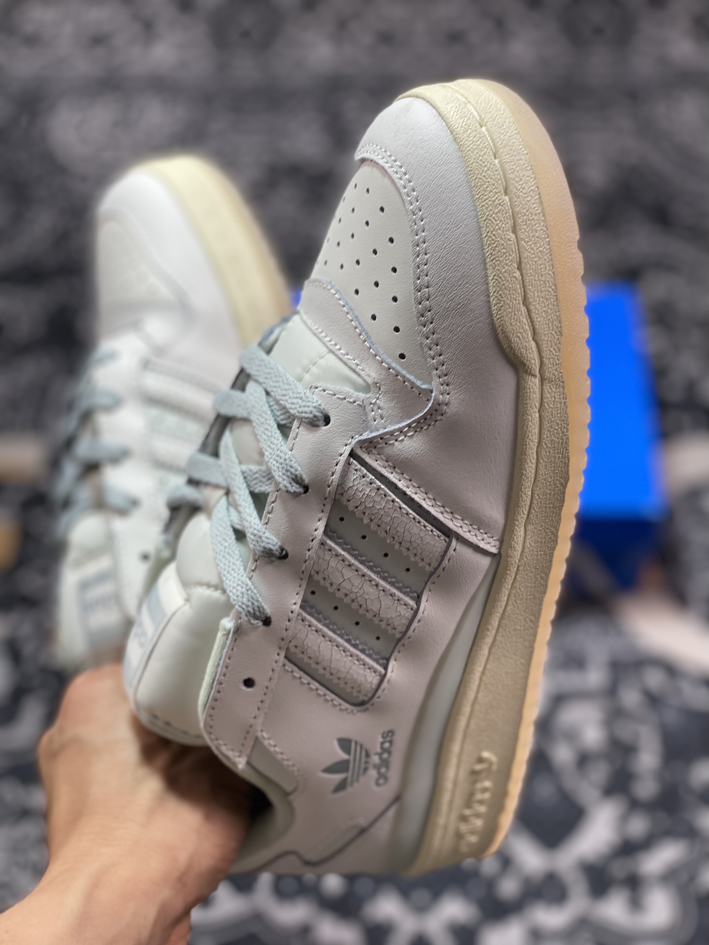 240 Adidas Originals Forum Low 罗马系列低帮板鞋“白银蓝”IG3973