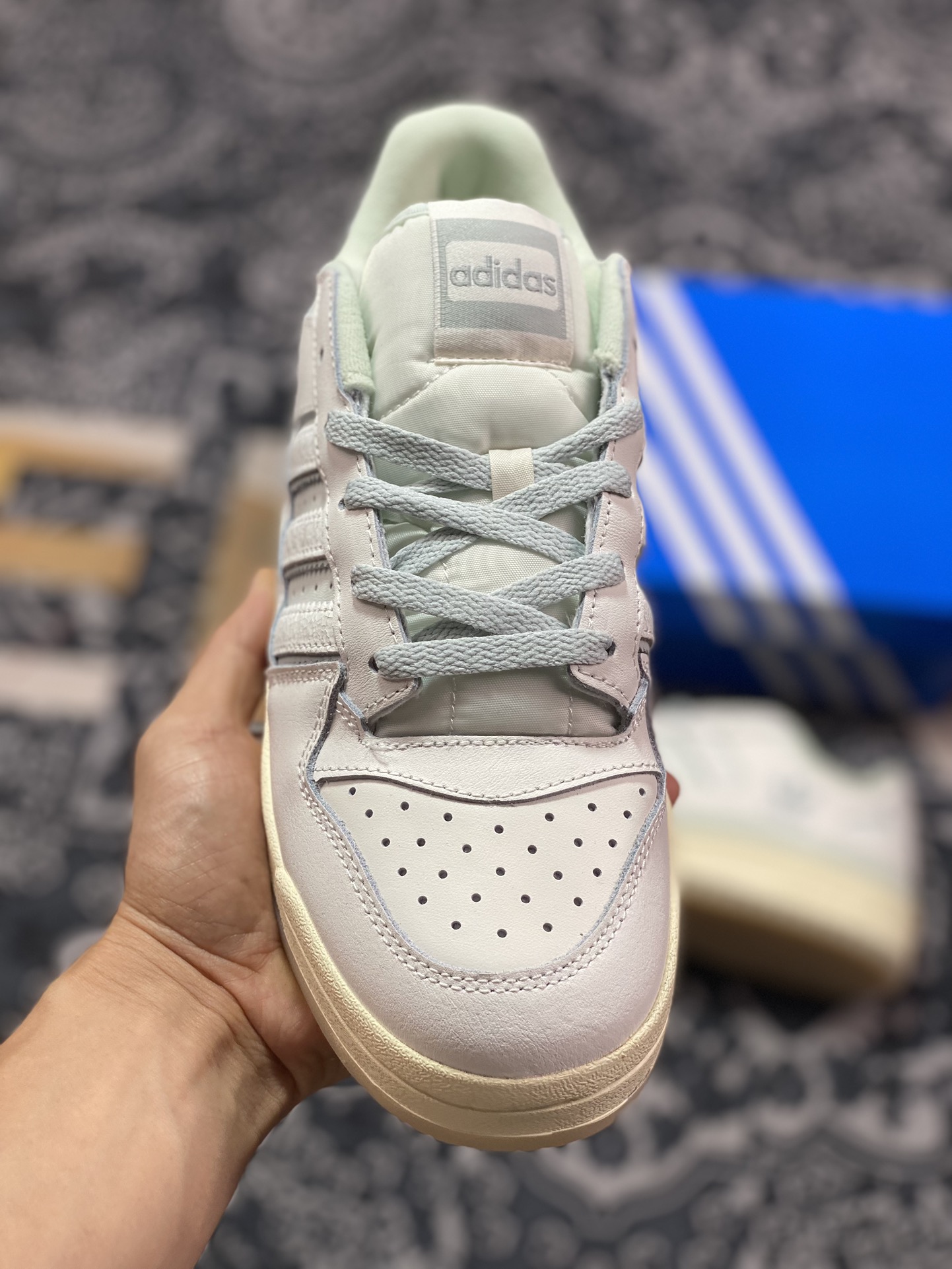 240 Adidas Originals Forum Low 罗马系列低帮板鞋“白银蓝”IG3973