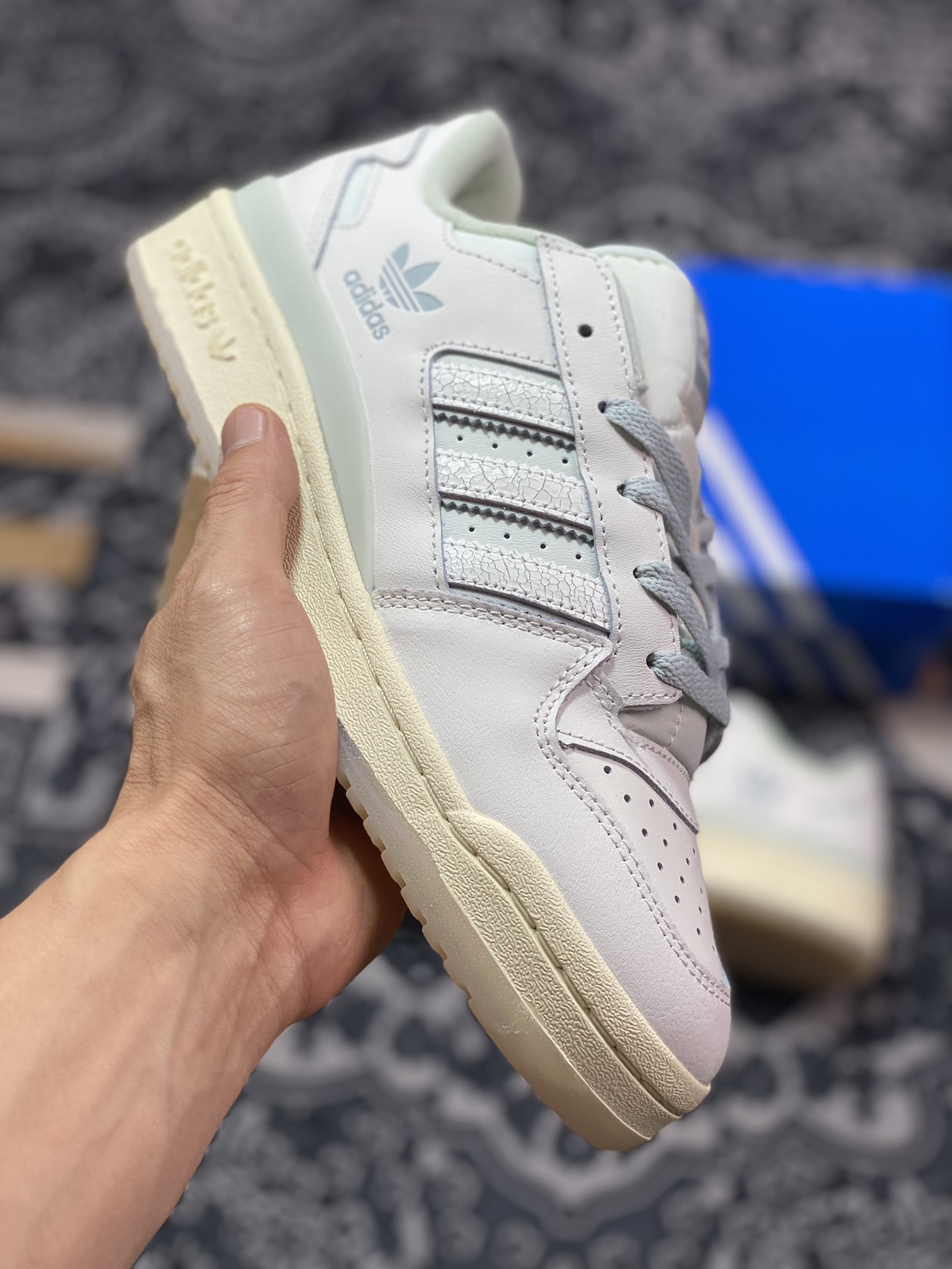 240 Adidas Originals Forum Low 罗马系列低帮板鞋“白银蓝”IG3973