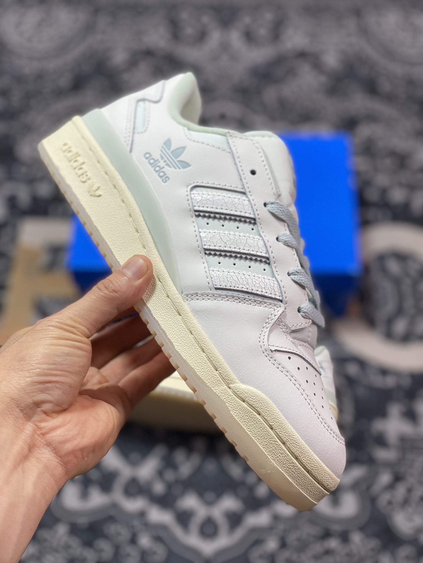 240 Adidas Originals Forum Low 罗马系列低帮板鞋“白银蓝”IG3973