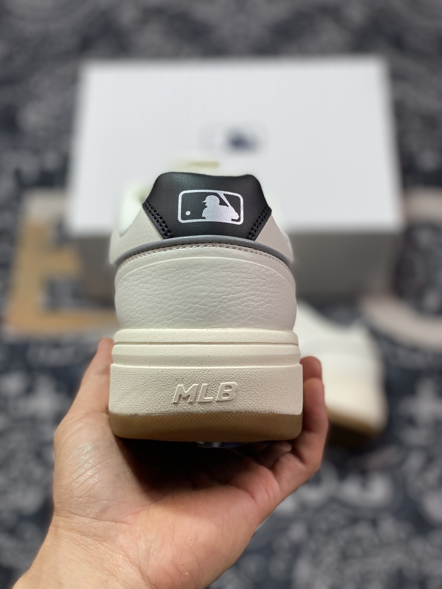 200 New York Yankees x MLB Chunky Liner Low 学长鞋系列低帮慢跑鞋“皮革白黑NY印花生胶”3ASXCA12N-50IVS