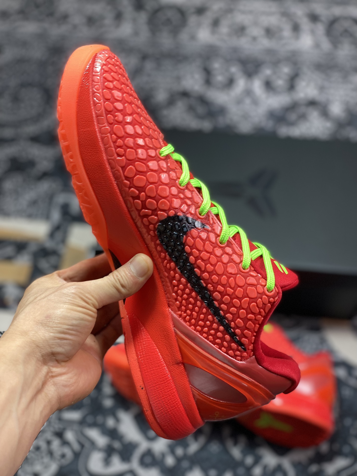 320 Zoom KOBE 6 Protro 科比六代 反转青蜂侠 圣诞战靴 FV4921-600