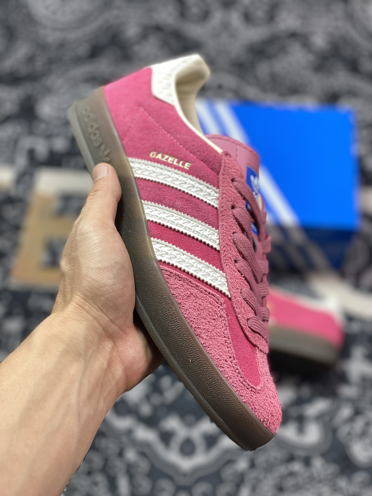 200 AD 阿迪 Gazelle Indoor 低帮运动休闲板鞋 IF1809 草莓熊