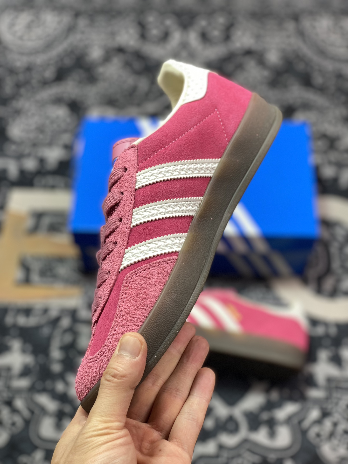 200 AD 阿迪 Gazelle Indoor 低帮运动休闲板鞋 IF1809 草莓熊