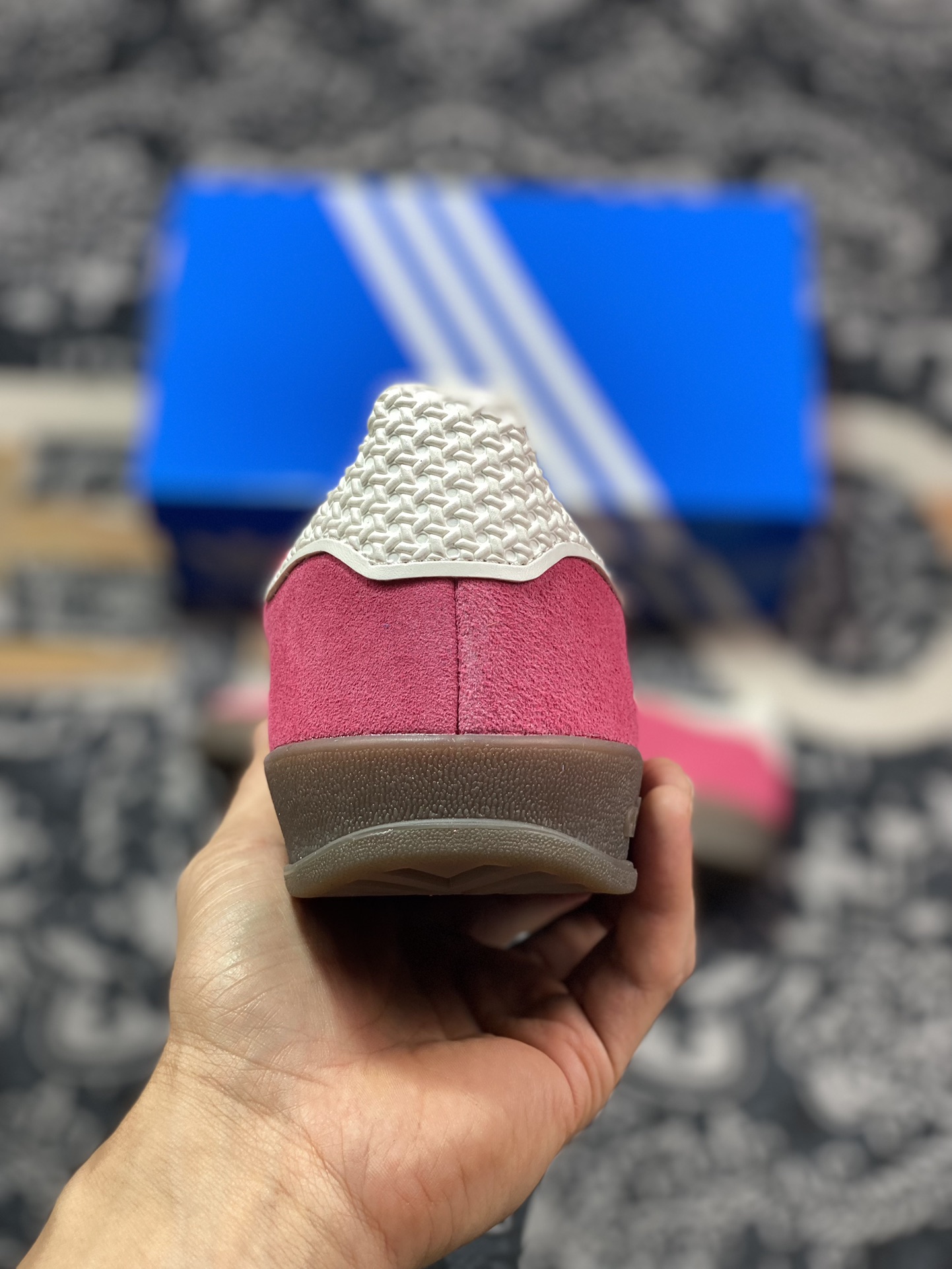 200 AD 阿迪 Gazelle Indoor 低帮运动休闲板鞋 IF1809 草莓熊