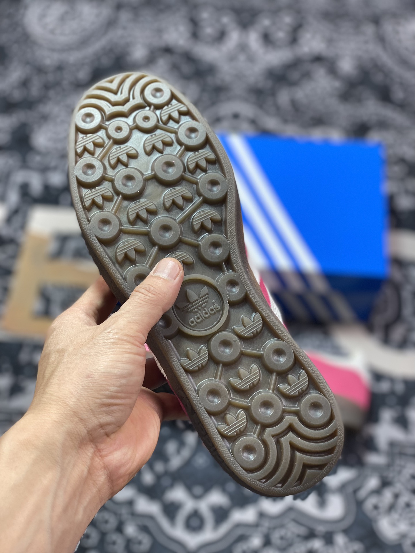 200 AD 阿迪 Gazelle Indoor 低帮运动休闲板鞋 IF1809 草莓熊