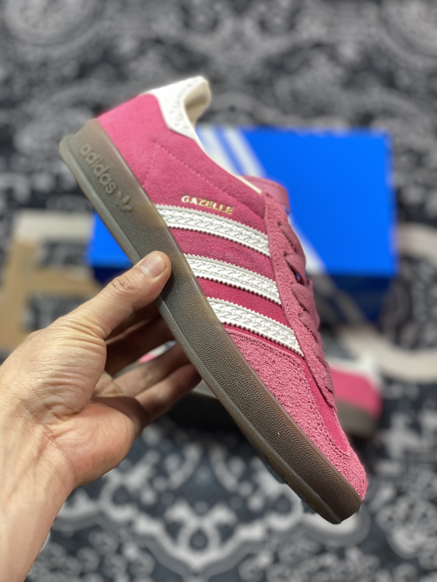 200 AD 阿迪 Gazelle Indoor 低帮运动休闲板鞋 IF1809 草莓熊