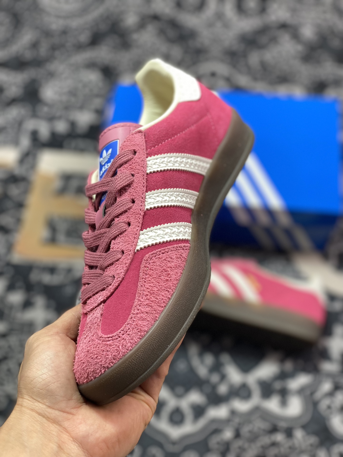 200 AD 阿迪 Gazelle Indoor 低帮运动休闲板鞋 IF1809 草莓熊