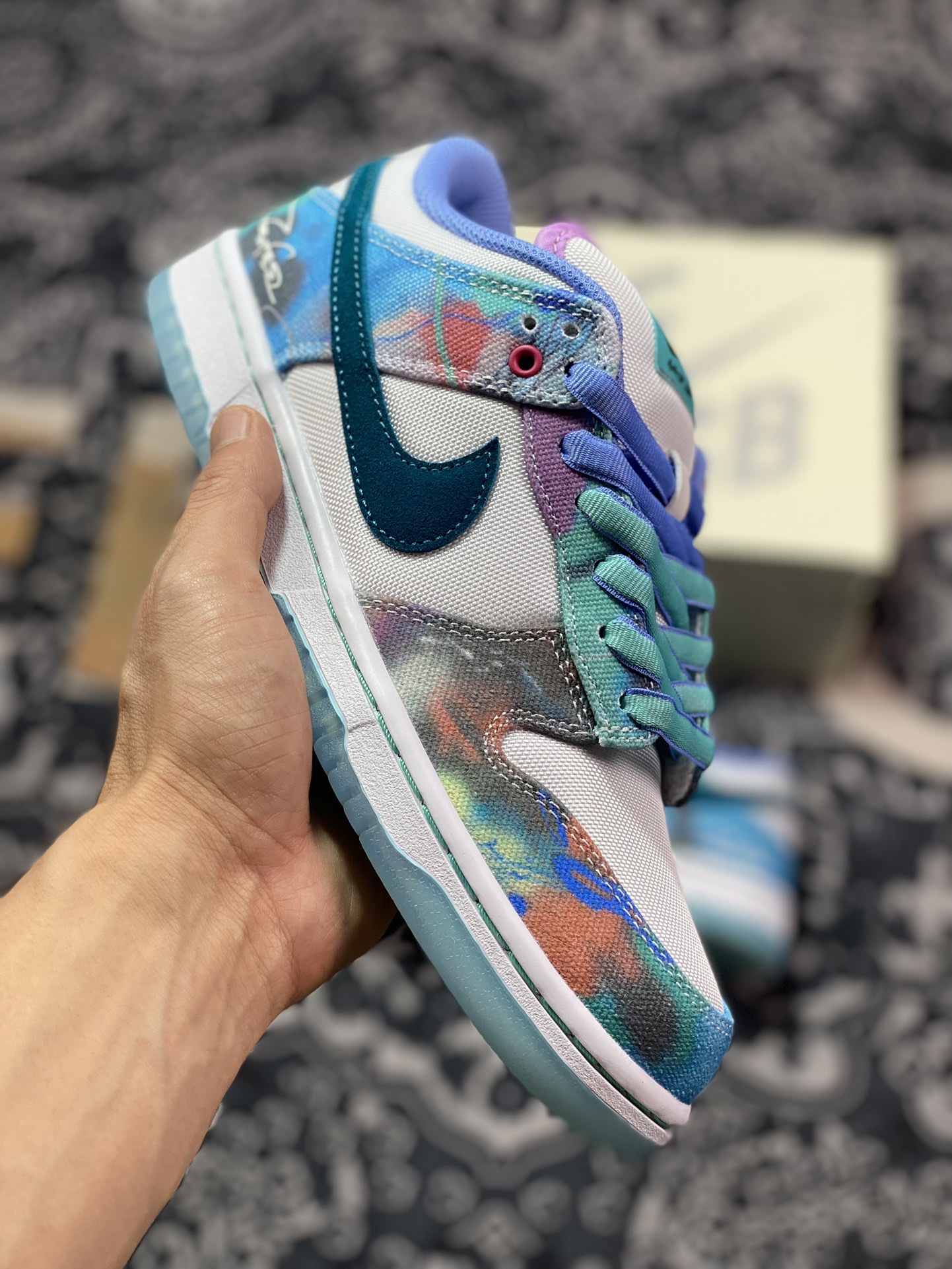 350 Futura Laboratories X Nike SB Dunk Low Pro”Bleached Aqua”扣篮板鞋“联名白水蓝水晶扎染涂鸦”HF6061-400