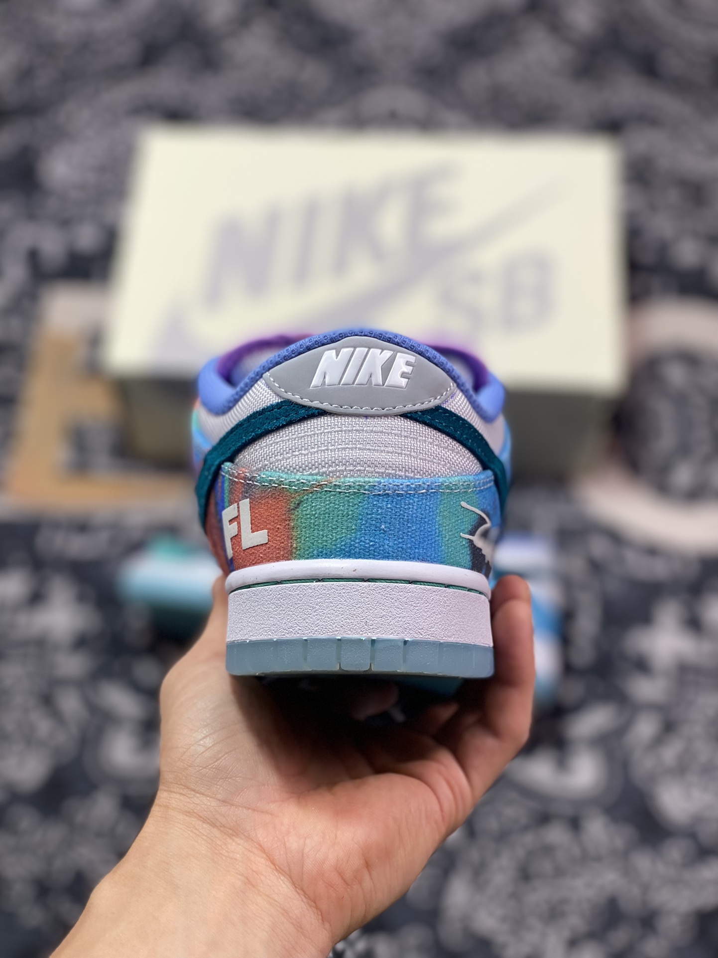 350 Futura Laboratories X Nike SB Dunk Low Pro"Bleached Aqua"扣篮板鞋“联名白水蓝水晶扎染涂鸦”HF6061-400