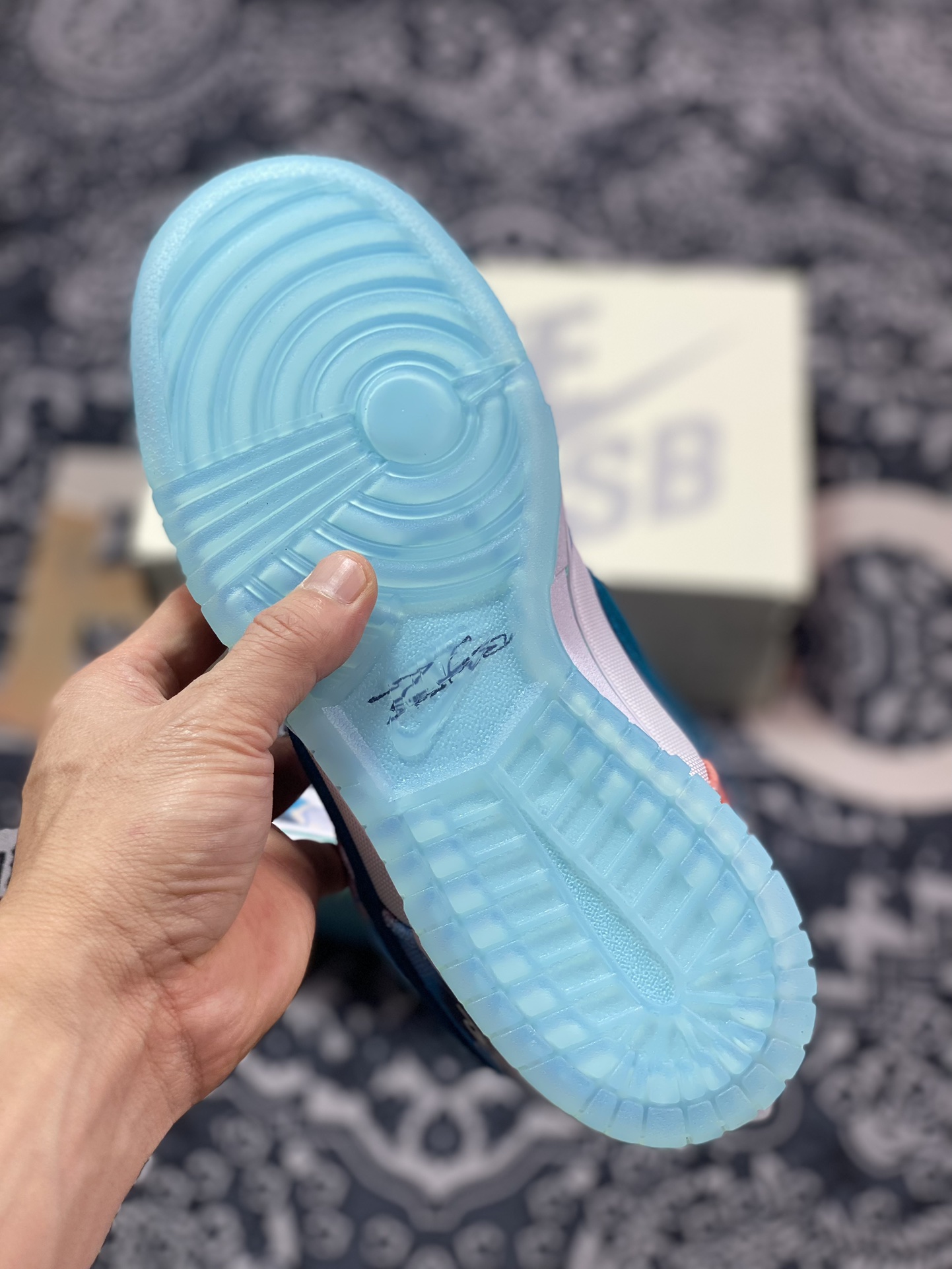 350 Futura Laboratories X Nike SB Dunk Low Pro"Bleached Aqua"扣篮板鞋“联名白水蓝水晶扎染涂鸦”HF6061-400