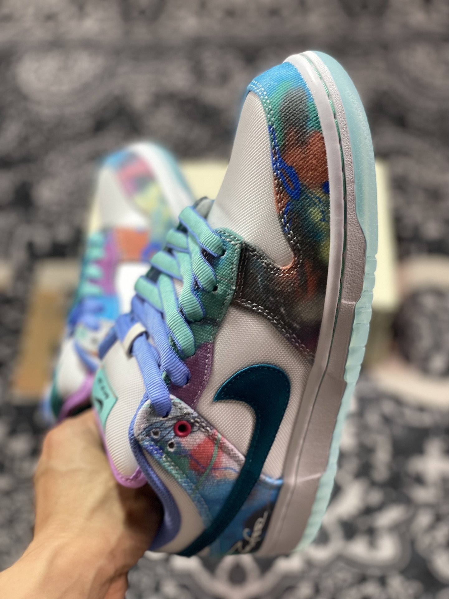 350 Futura Laboratories X Nike SB Dunk Low Pro"Bleached Aqua"扣篮板鞋“联名白水蓝水晶扎染涂鸦”HF6061-400