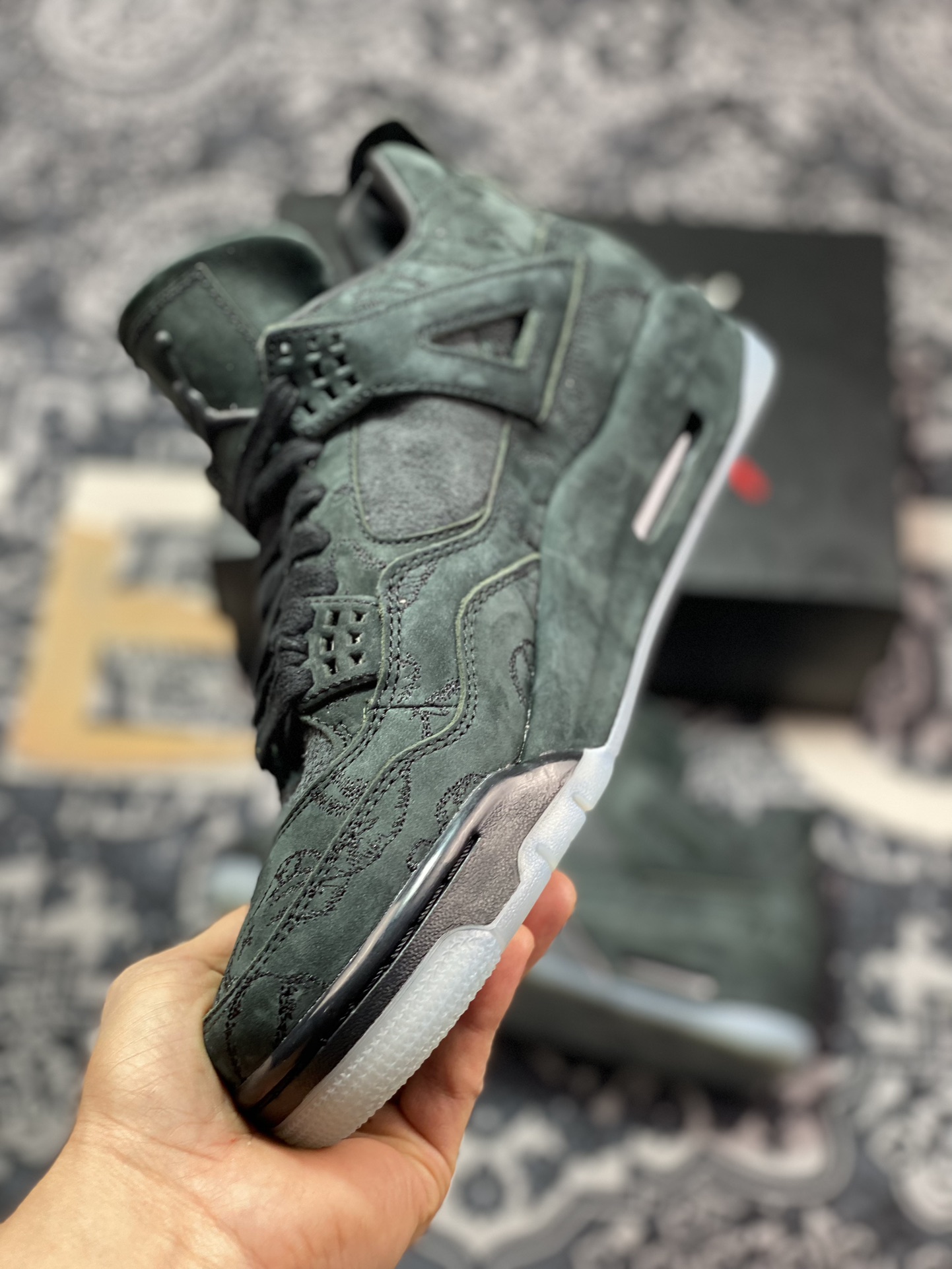 580 KAWS x Air Jordan AJ4 ”Black” 涂鸦联名酷黑 930155-001