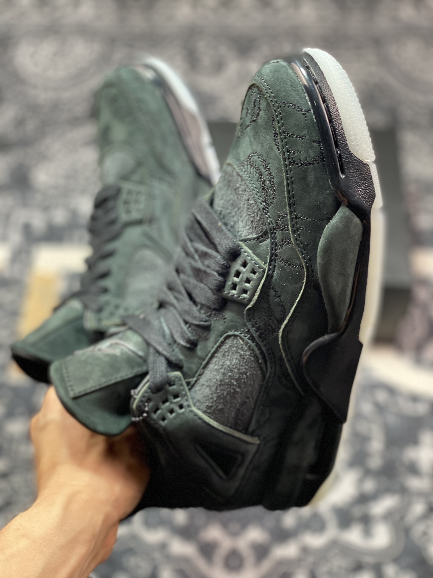 580 KAWS x Air Jordan AJ4 ”Black” 涂鸦联名酷黑 930155-001