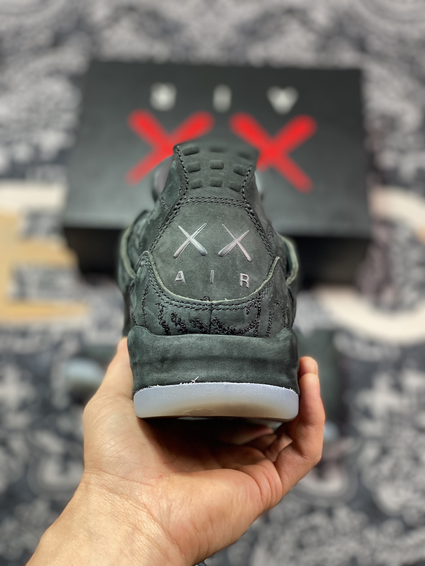 580 KAWS x Air Jordan AJ4 ”Black” 涂鸦联名酷黑 930155-001