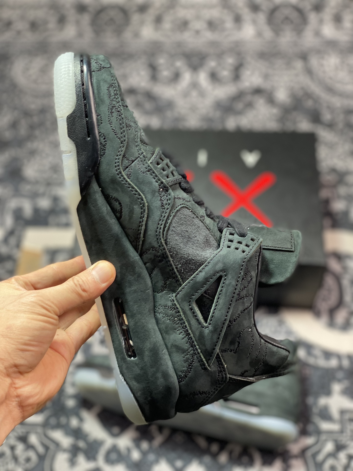 580 KAWS x Air Jordan AJ4 ”Black” 涂鸦联名酷黑 930155-001