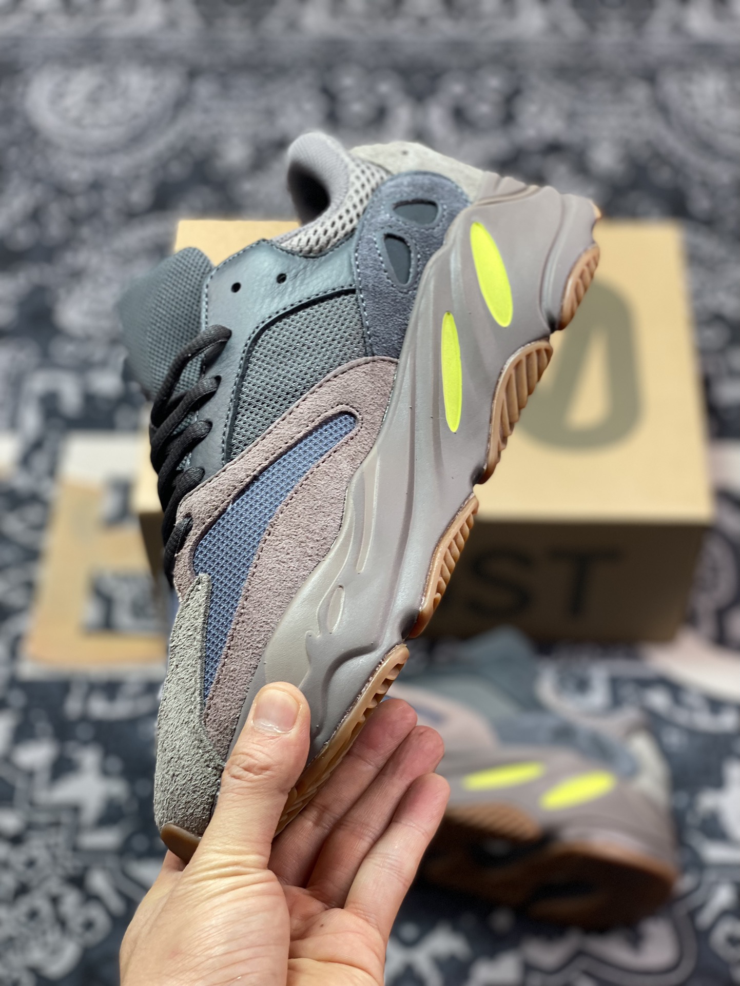 240 原装级别 AD 阿迪 YEEZY Boost 700V2 棕色 EE9614