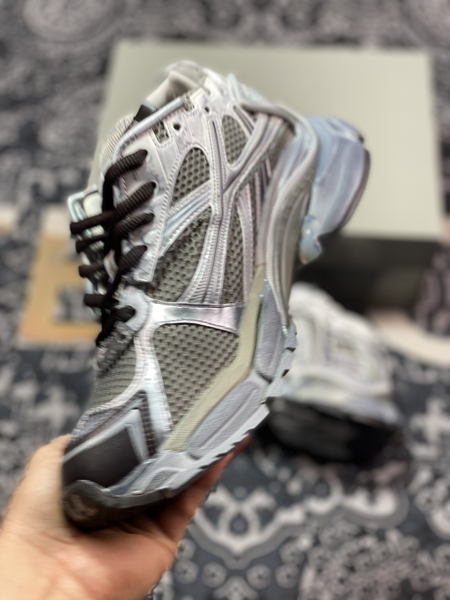 500 高奢品牌-巴黎世家BALENCIAGA Runner Sneaker”Dark Grey/Black/Silver”2.0慢跑鞋“2.0解构破坏深灰银黑”772774 W3RMU 2000