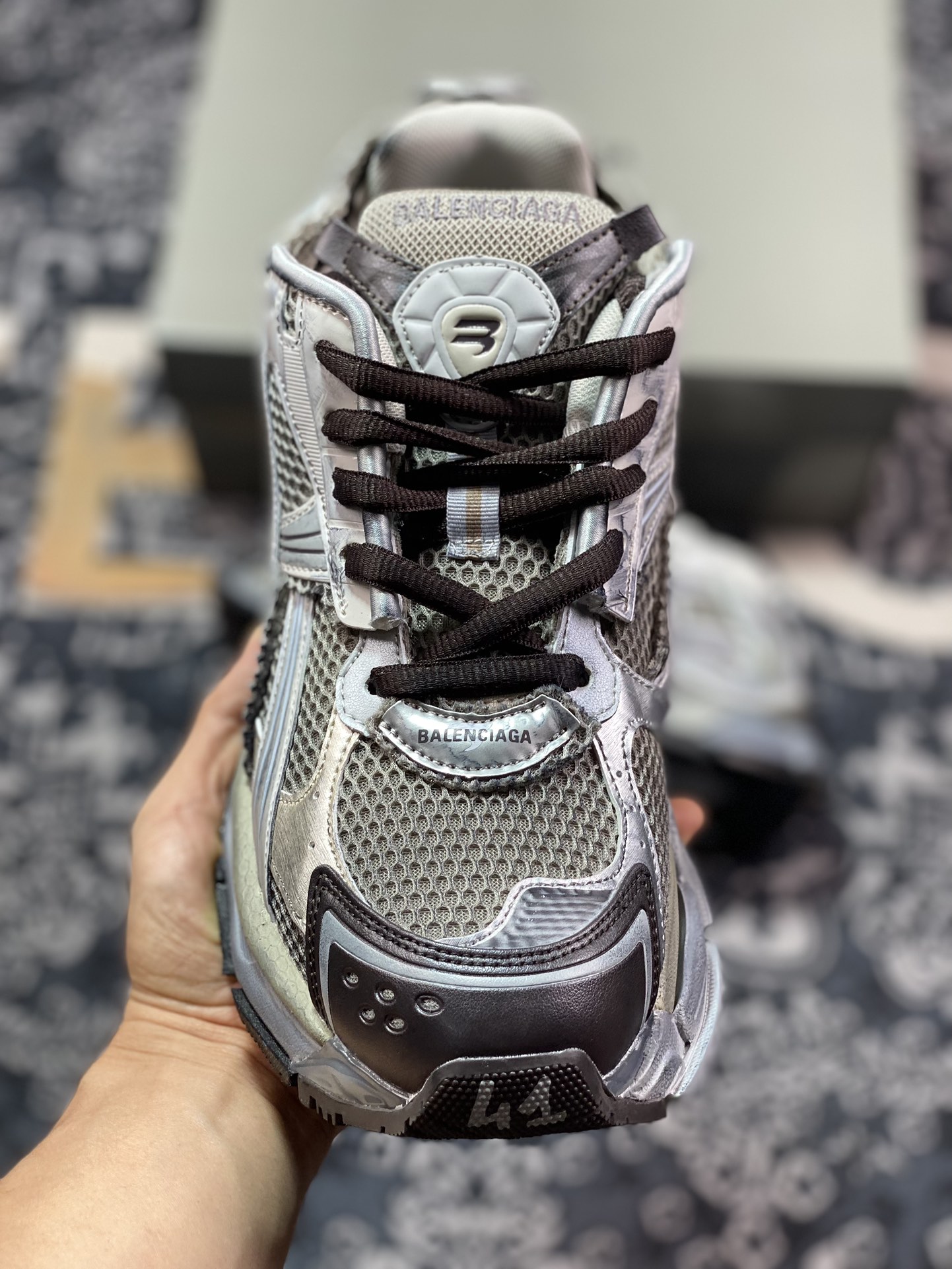 500 高奢品牌-巴黎世家BALENCIAGA Runner Sneaker”Dark Grey/Black/Silver”2.0慢跑鞋“2.0解构破坏深灰银黑”772774 W3RMU 2000