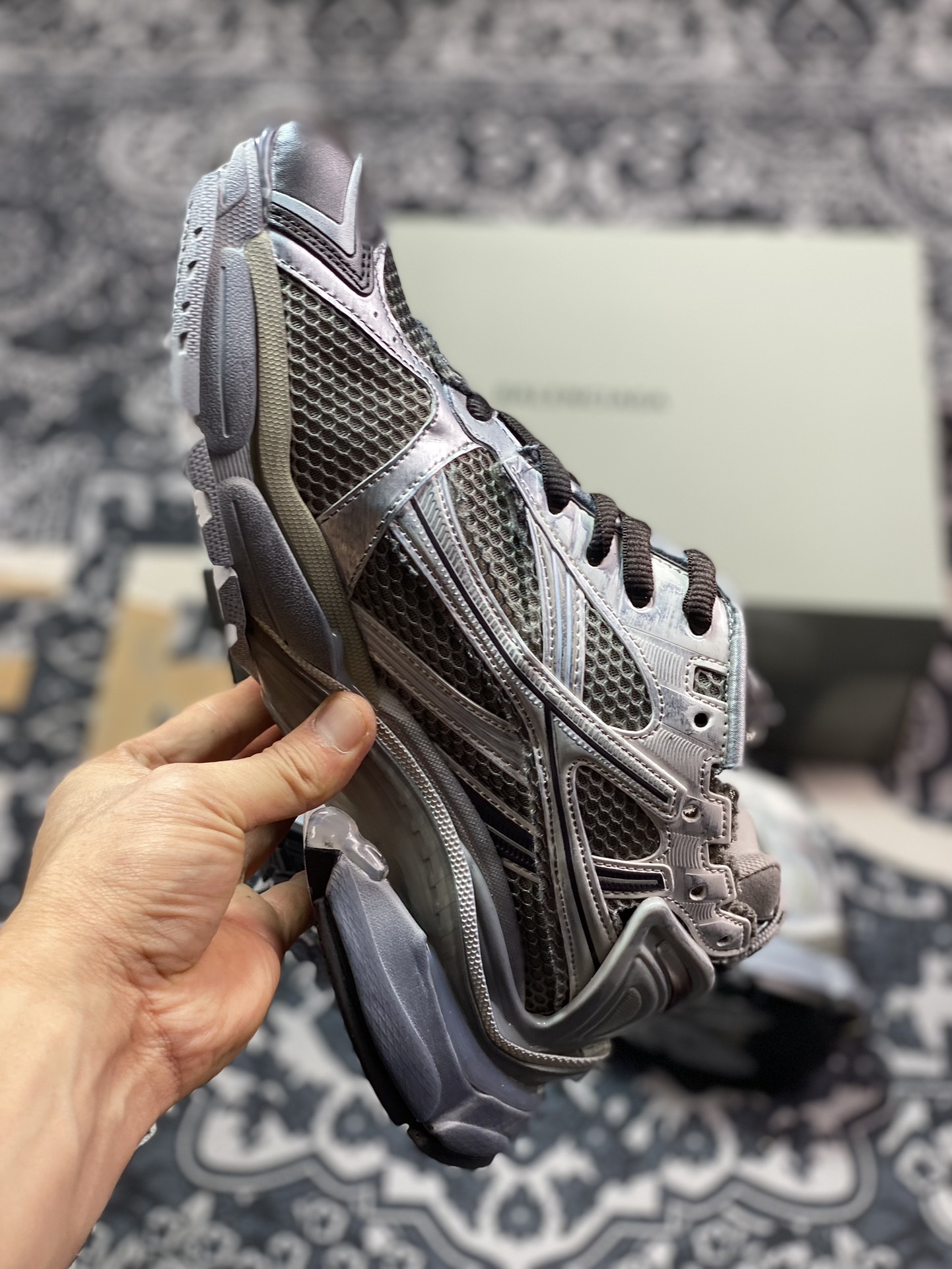 500 高奢品牌-巴黎世家BALENCIAGA Runner Sneaker”Dark Grey/Black/Silver”2.0慢跑鞋“2.0解构破坏深灰银黑”772774 W3RMU 2000