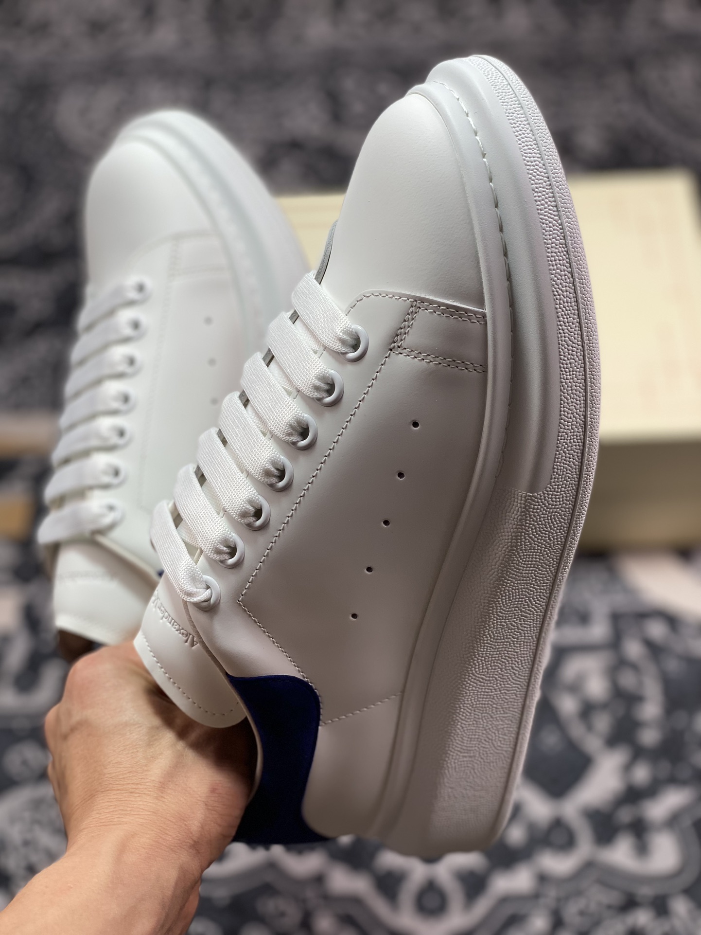 480 麦昆Alexander McQueen Oversized Sneakers 低帮时装厚底休闲运动小白板鞋