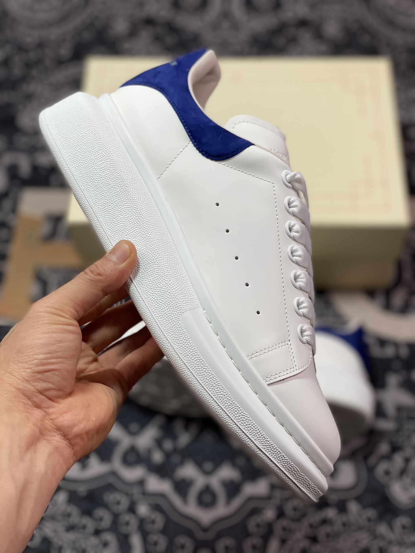 480 麦昆Alexander McQueen Oversized Sneakers 低帮时装厚底休闲运动小白板鞋