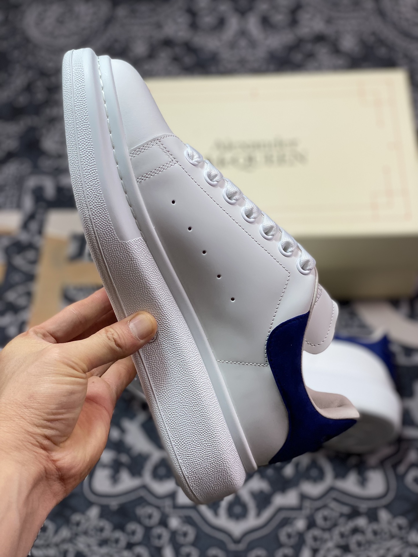 480 麦昆Alexander McQueen Oversized Sneakers 低帮时装厚底休闲运动小白板鞋