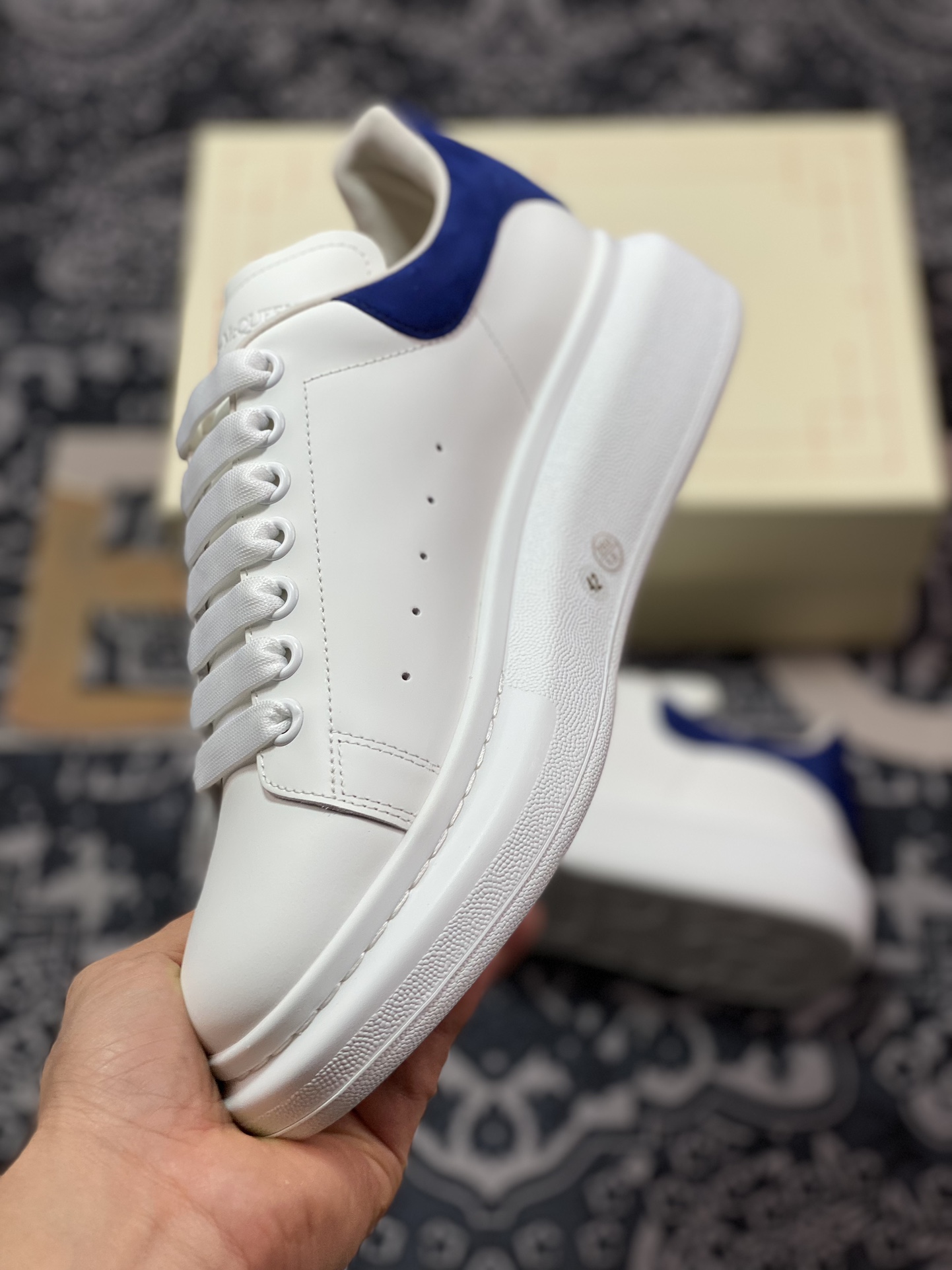 480 麦昆Alexander McQueen Oversized Sneakers 低帮时装厚底休闲运动小白板鞋