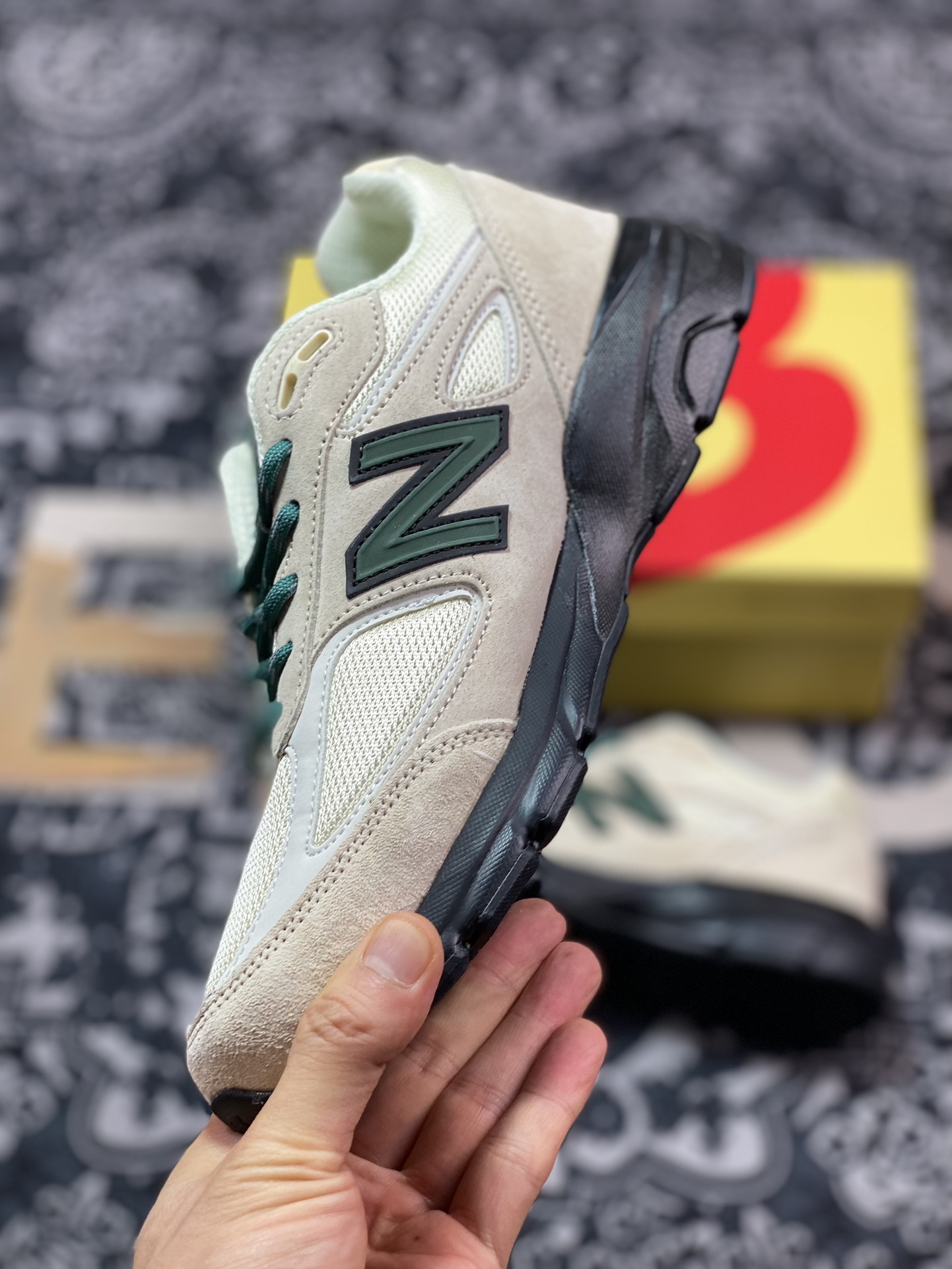 260 NB新百伦New Balance in USA M990V4”Macadamia Nut”系列老爹跑步鞋“澳洲建构米黄绿黑”U990GB4