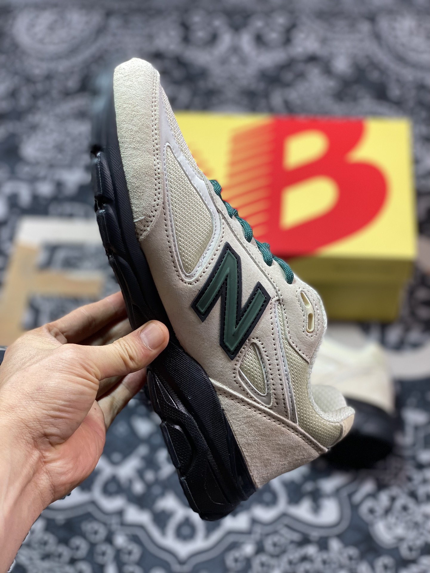 260 NB新百伦New Balance in USA M990V4”Macadamia Nut”系列老爹跑步鞋“澳洲建构米黄绿黑”U990GB4