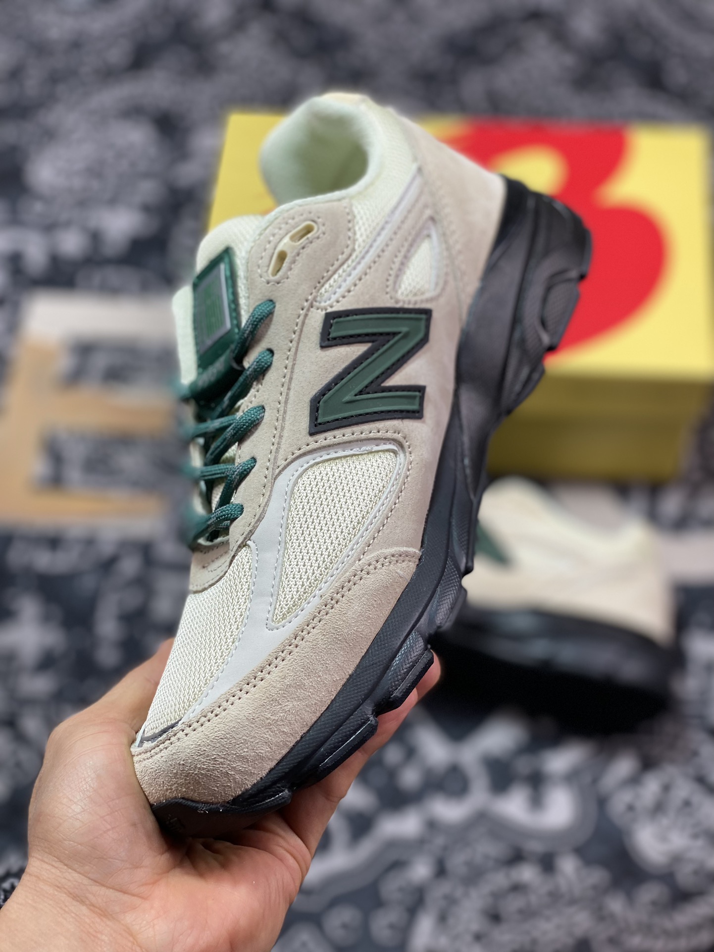 260 NB新百伦New Balance in USA M990V4”Macadamia Nut”系列老爹跑步鞋“澳洲建构米黄绿黑”U990GB4