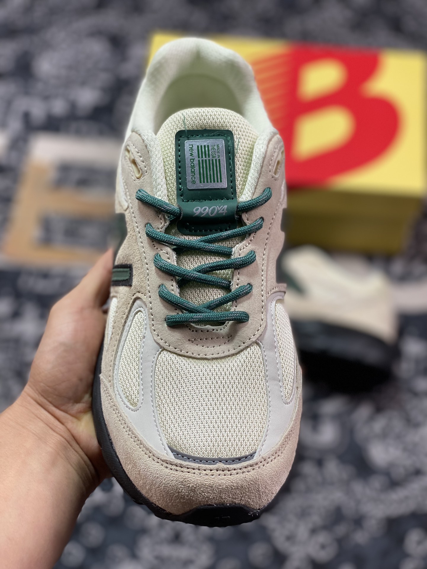 260 NB新百伦New Balance in USA M990V4”Macadamia Nut”系列老爹跑步鞋“澳洲建构米黄绿黑”U990GB4