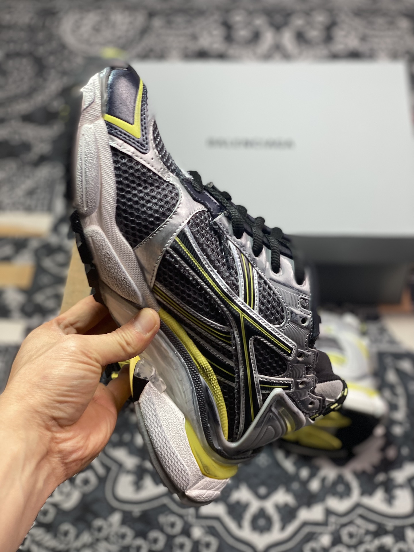 520 巴黎世家BALENCIAGA Runner Sneaker”Sliver/Black/Volt”慢跑鞋“解构破坏亮绿黑灰”772774 W3RMU 1279