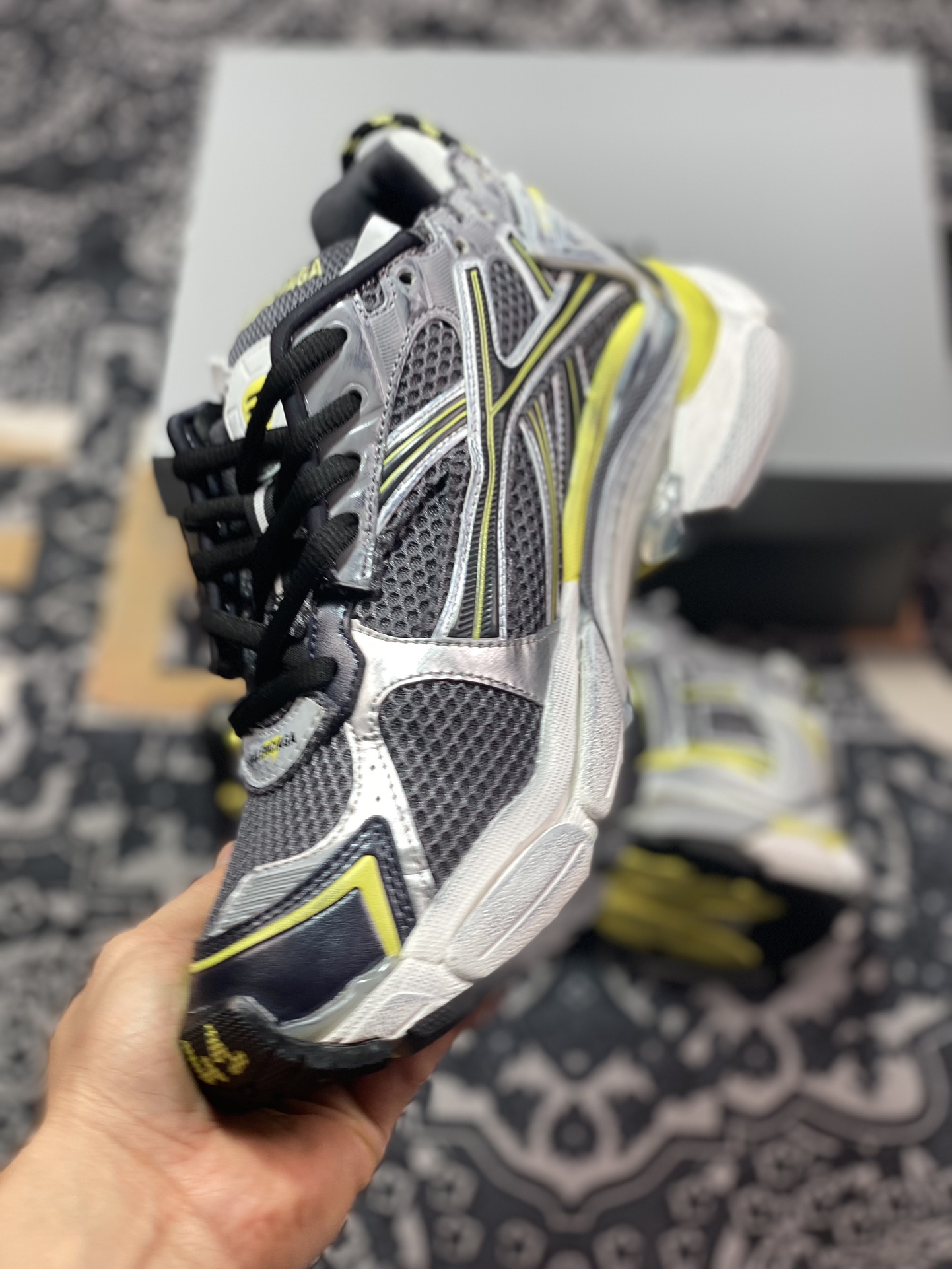 520 巴黎世家BALENCIAGA Runner Sneaker”Sliver/Black/Volt”慢跑鞋“解构破坏亮绿黑灰”772774 W3RMU 1279