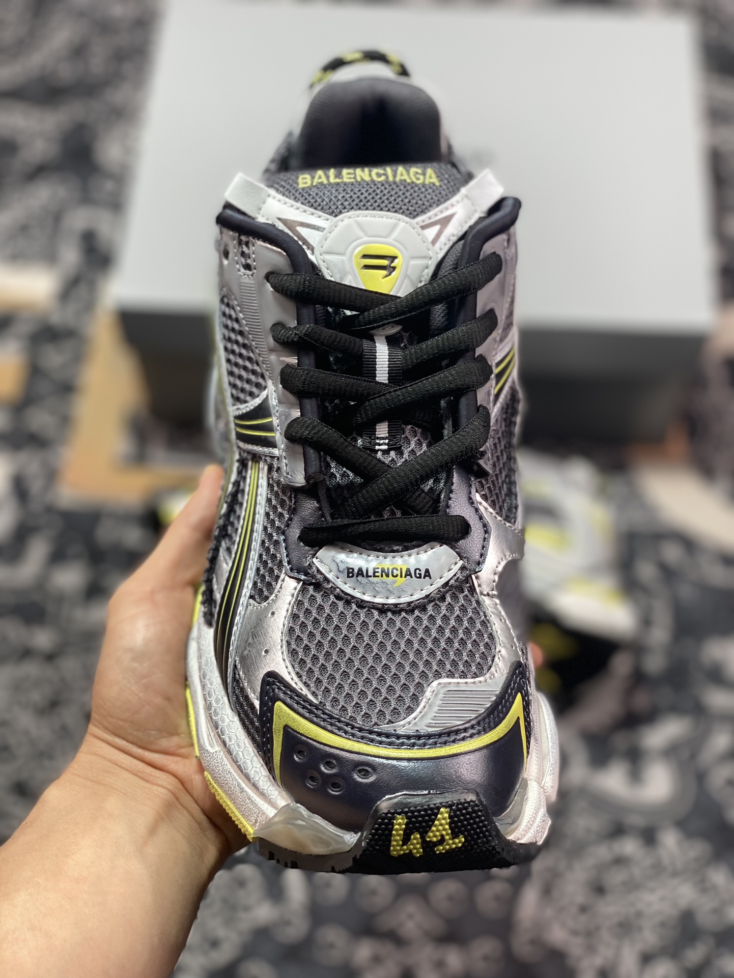 520 巴黎世家BALENCIAGA Runner Sneaker”Sliver/Black/Volt”慢跑鞋“解构破坏亮绿黑灰”772774 W3RMU 1279