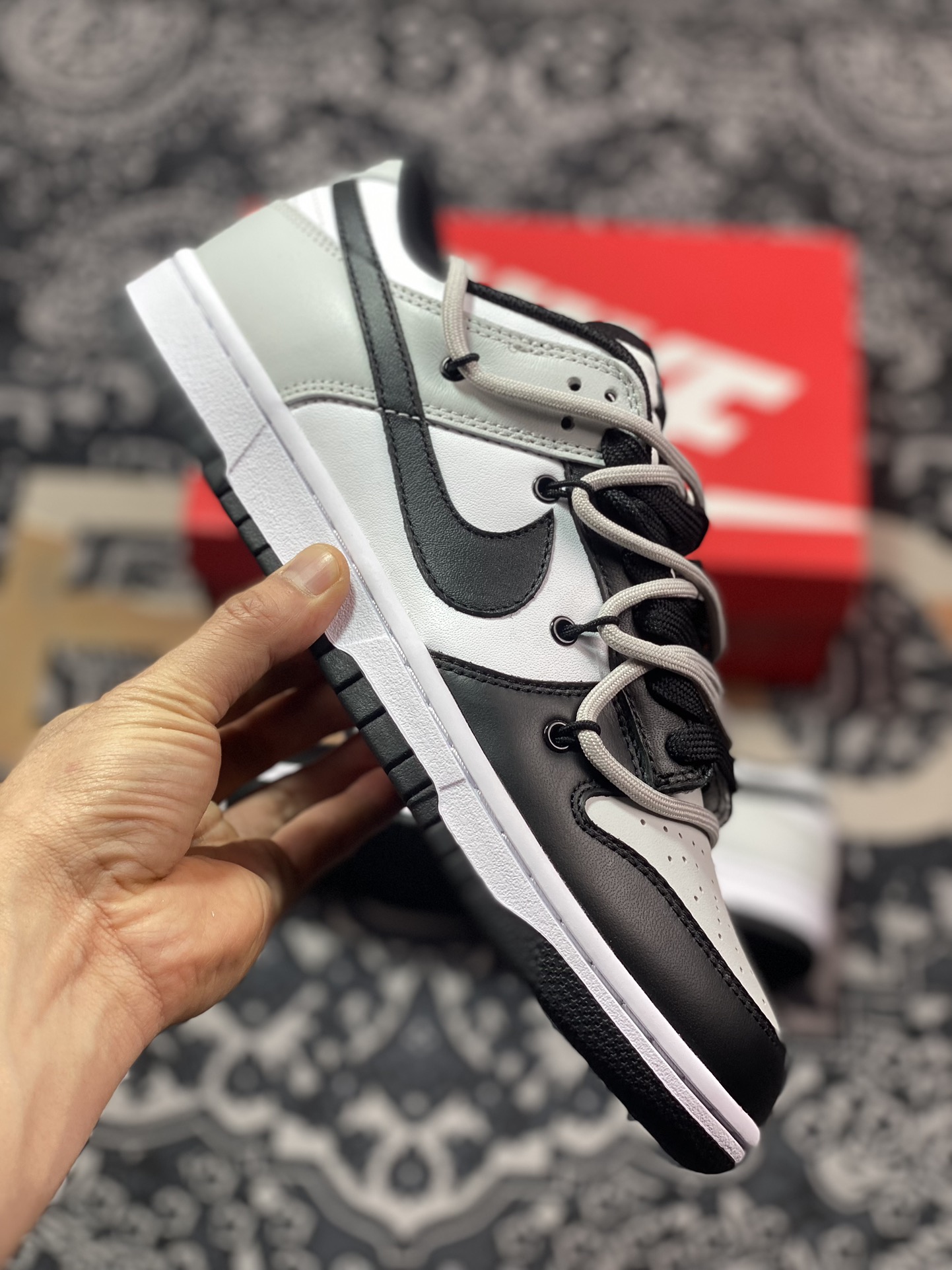 260 耐克Nike SB Dunk Low Lot”Black White Grey”扣篮板鞋“黑白灰熊猫绑绳”CW1590-100